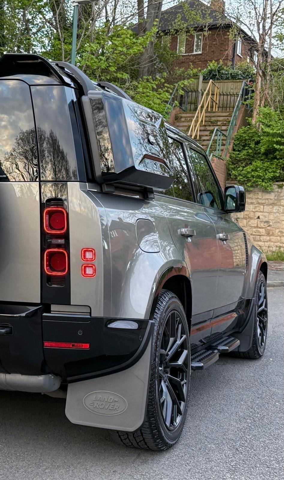 Land Rover Defender view 79