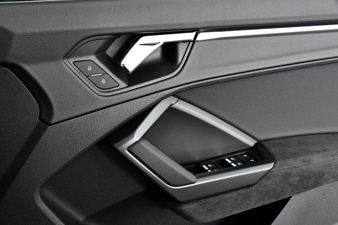 Audi RS Q3 view 56