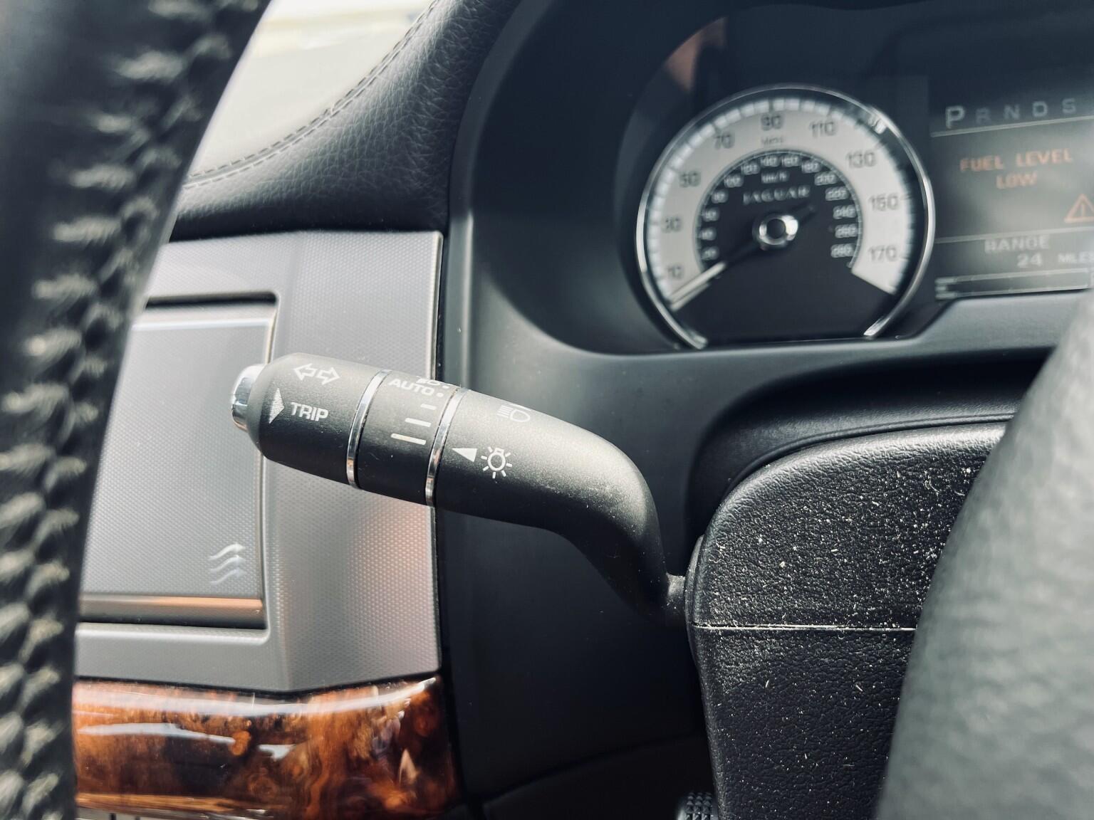 Jaguar XF view 28