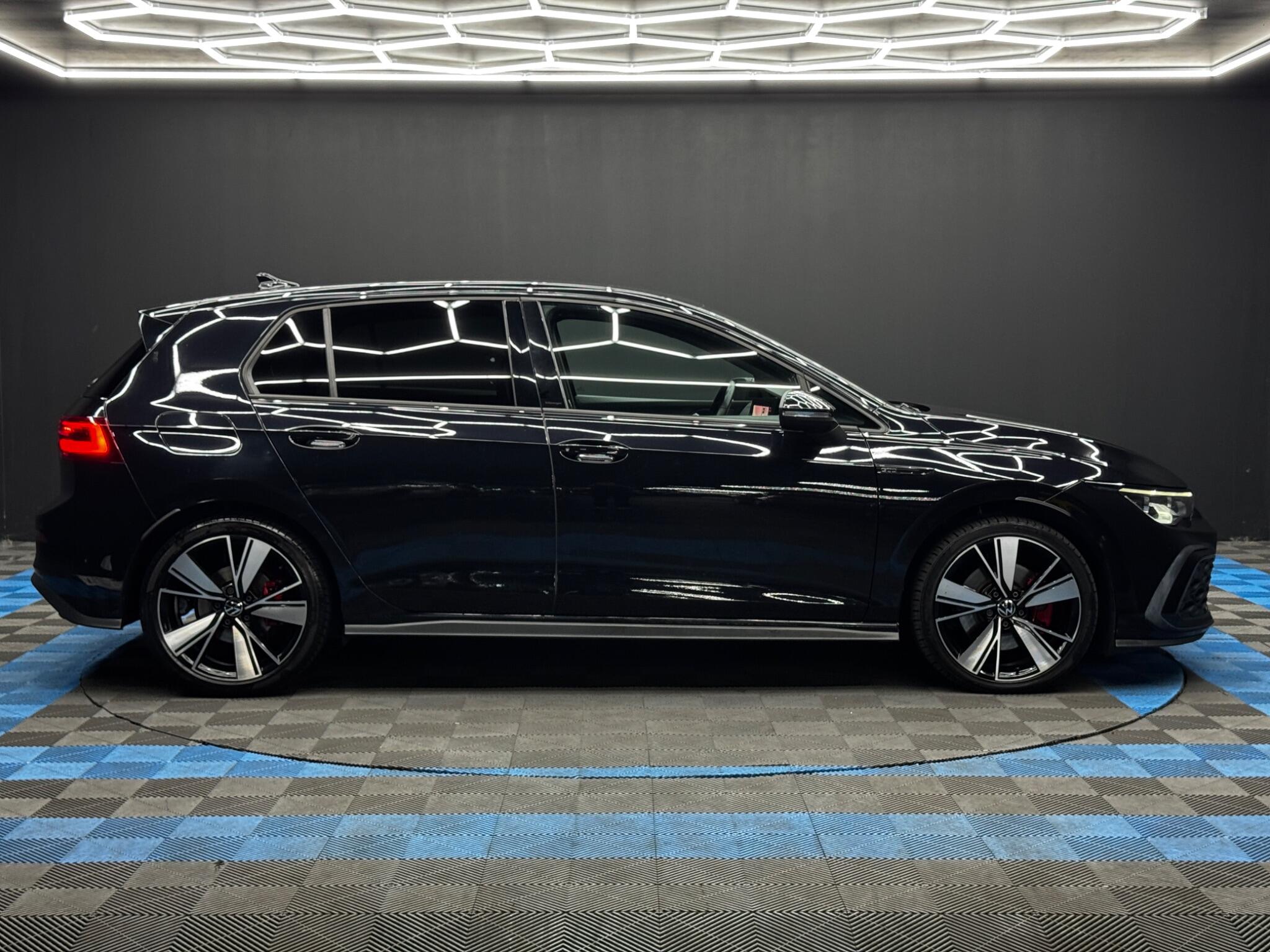 Volkswagen Golf view 4