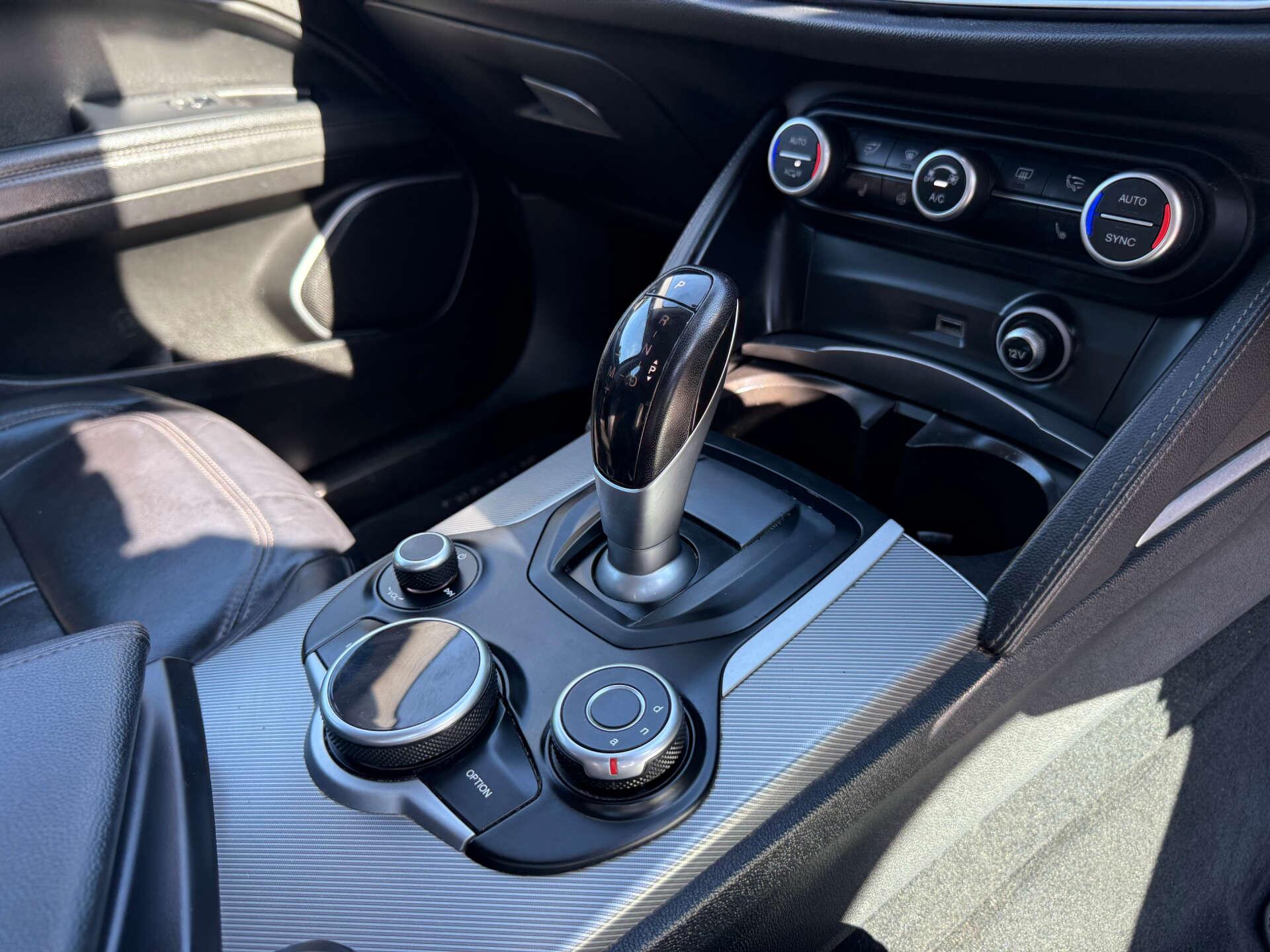 Alfa Romeo Stelvio view 34