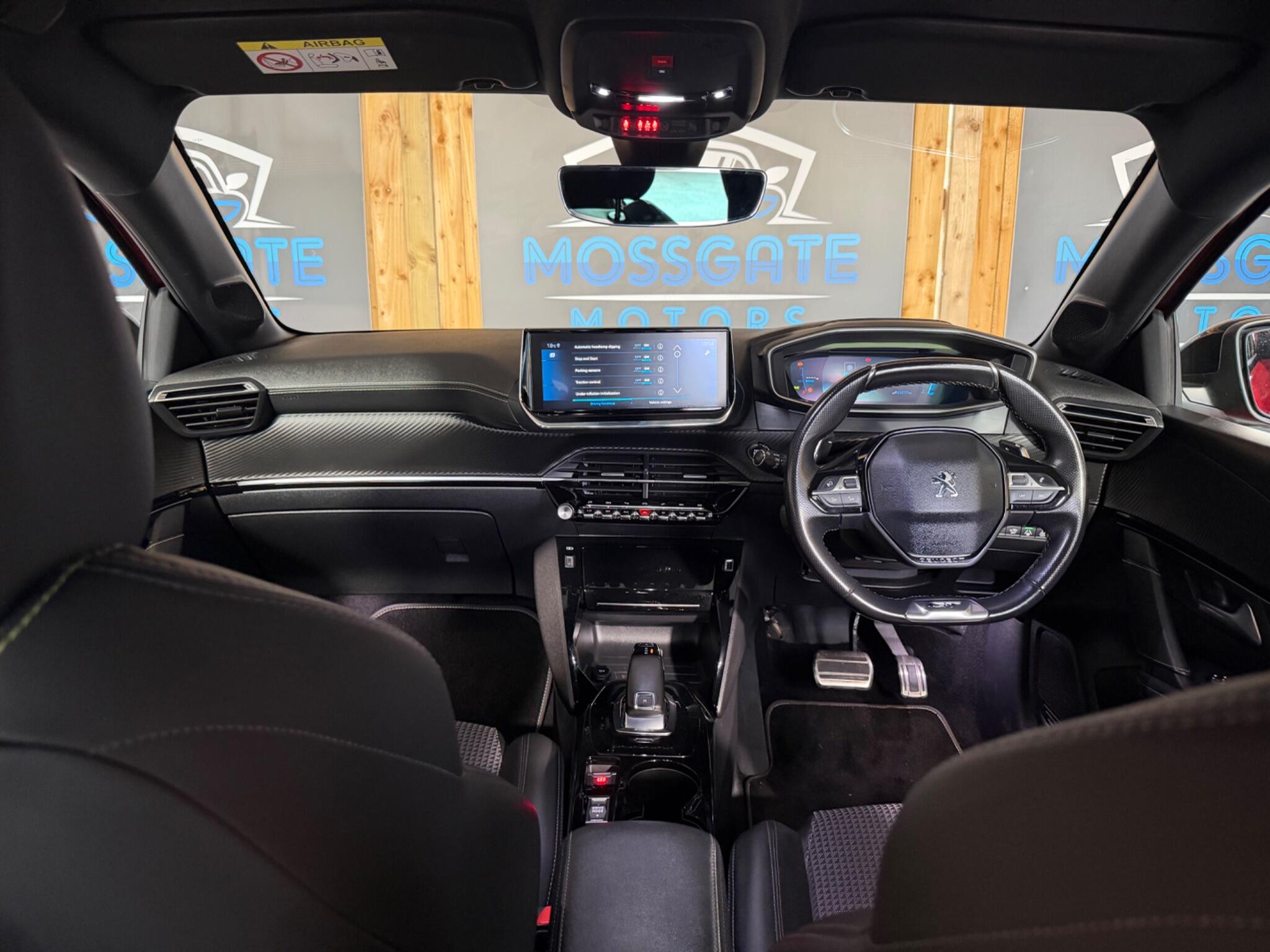 Peugeot 208 view 12