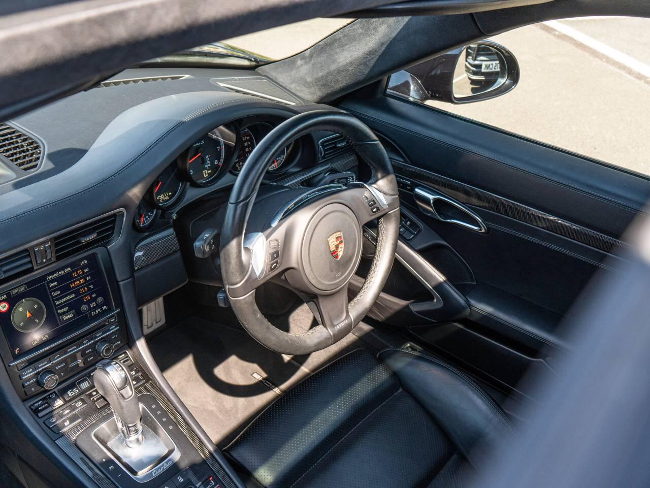 Porsche 911 view 30