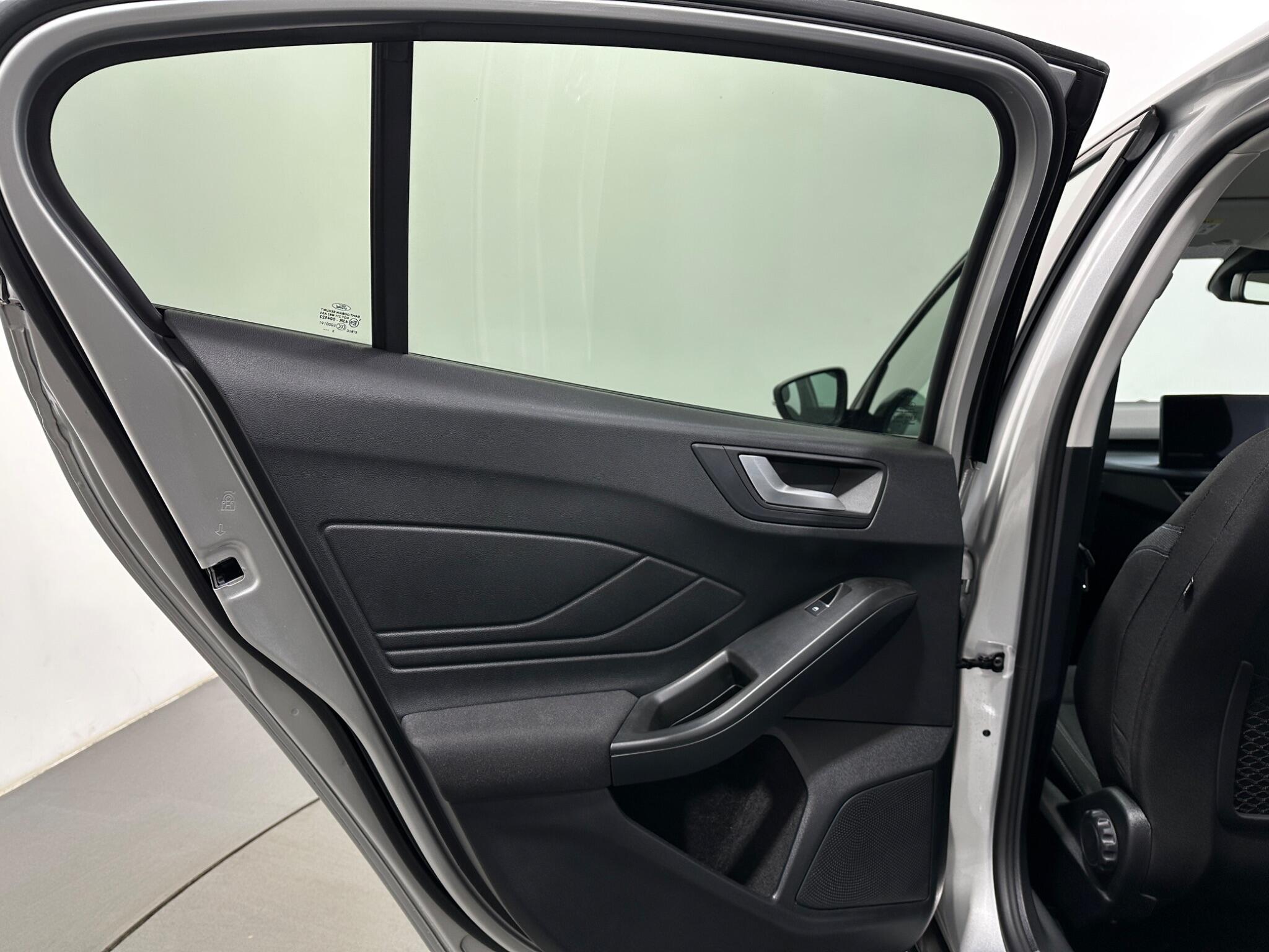 Ford Focus view 38