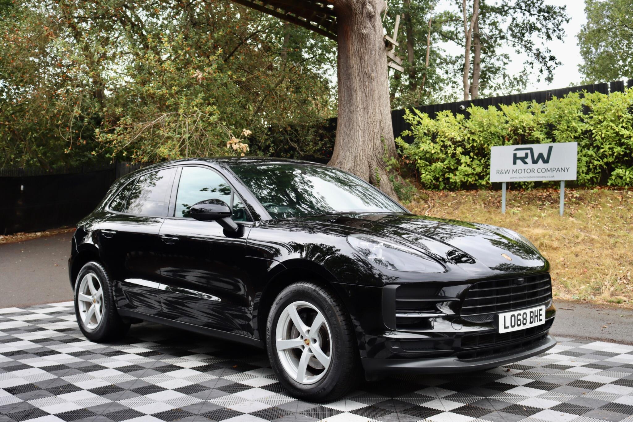 Porsche Macan view 39