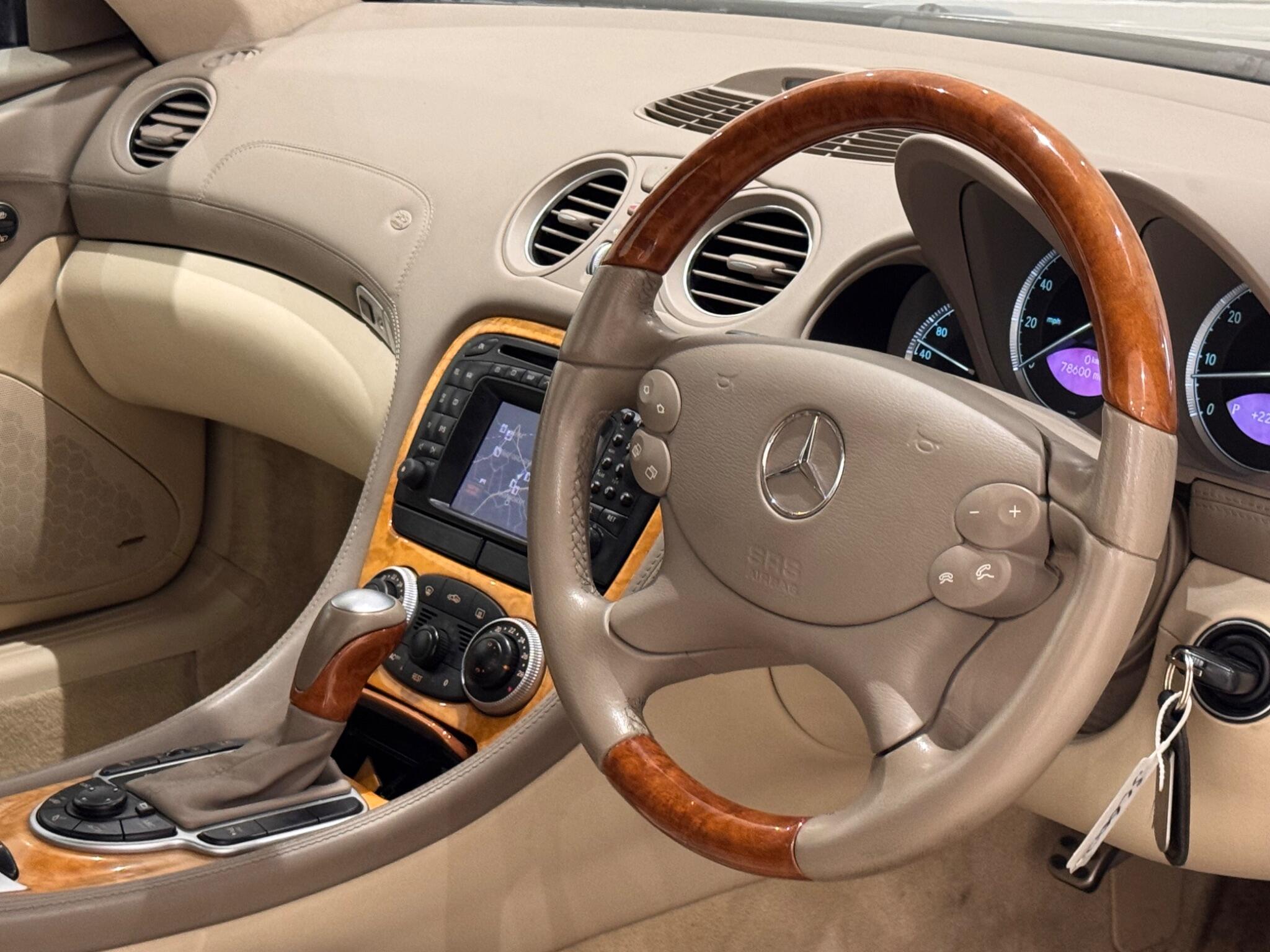 Mercedes-Benz SL view 13