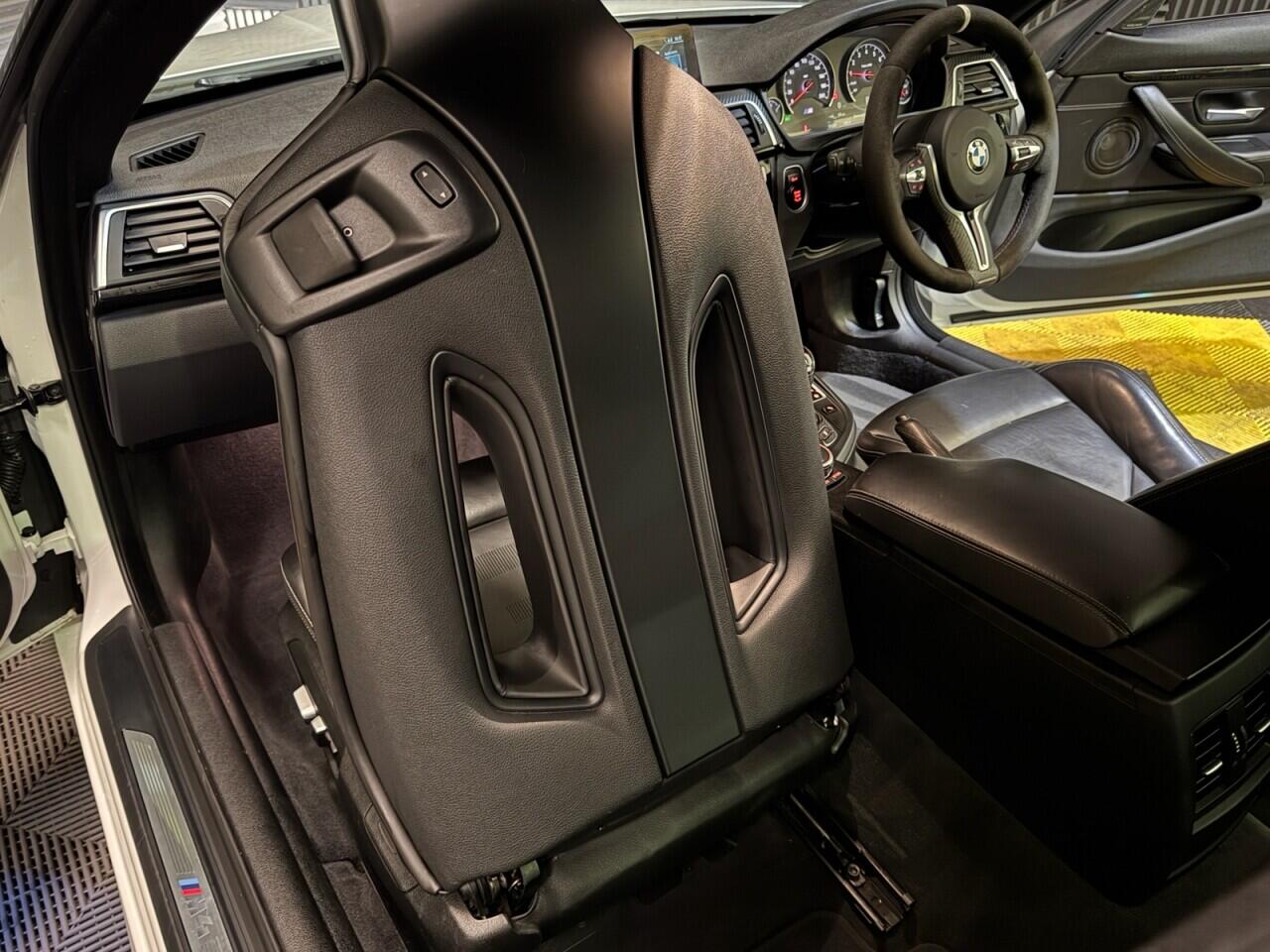 BMW M4 view 12