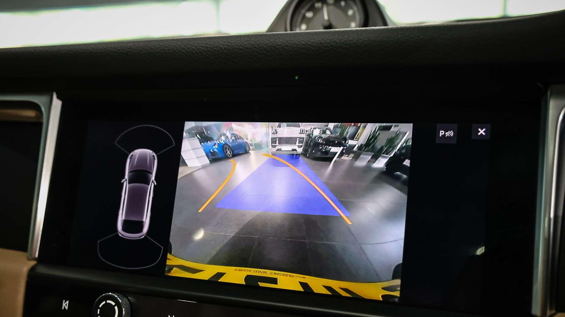 Porsche Macan view 19