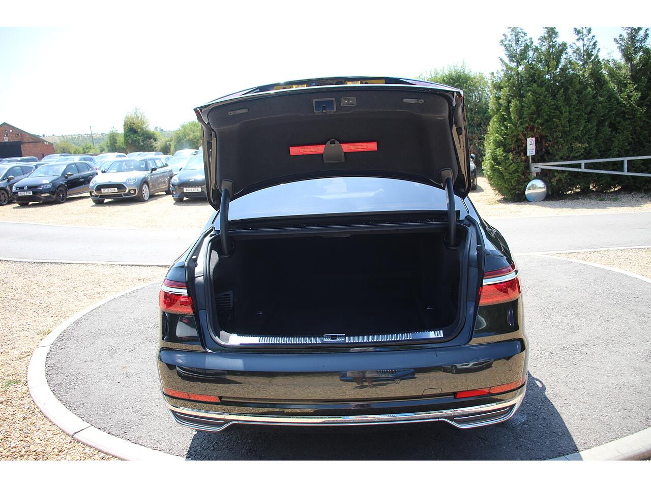 Audi A8 view 40