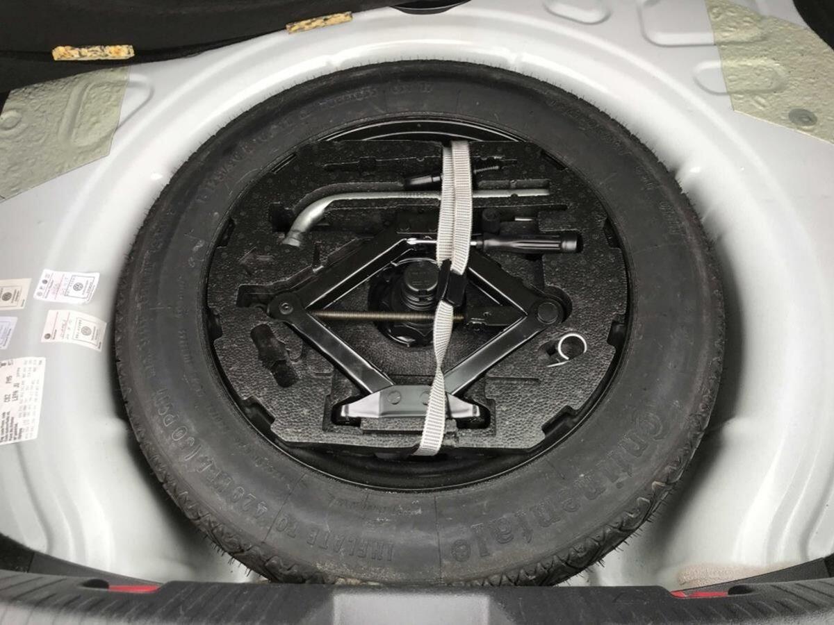 Volkswagen Beetle view 20