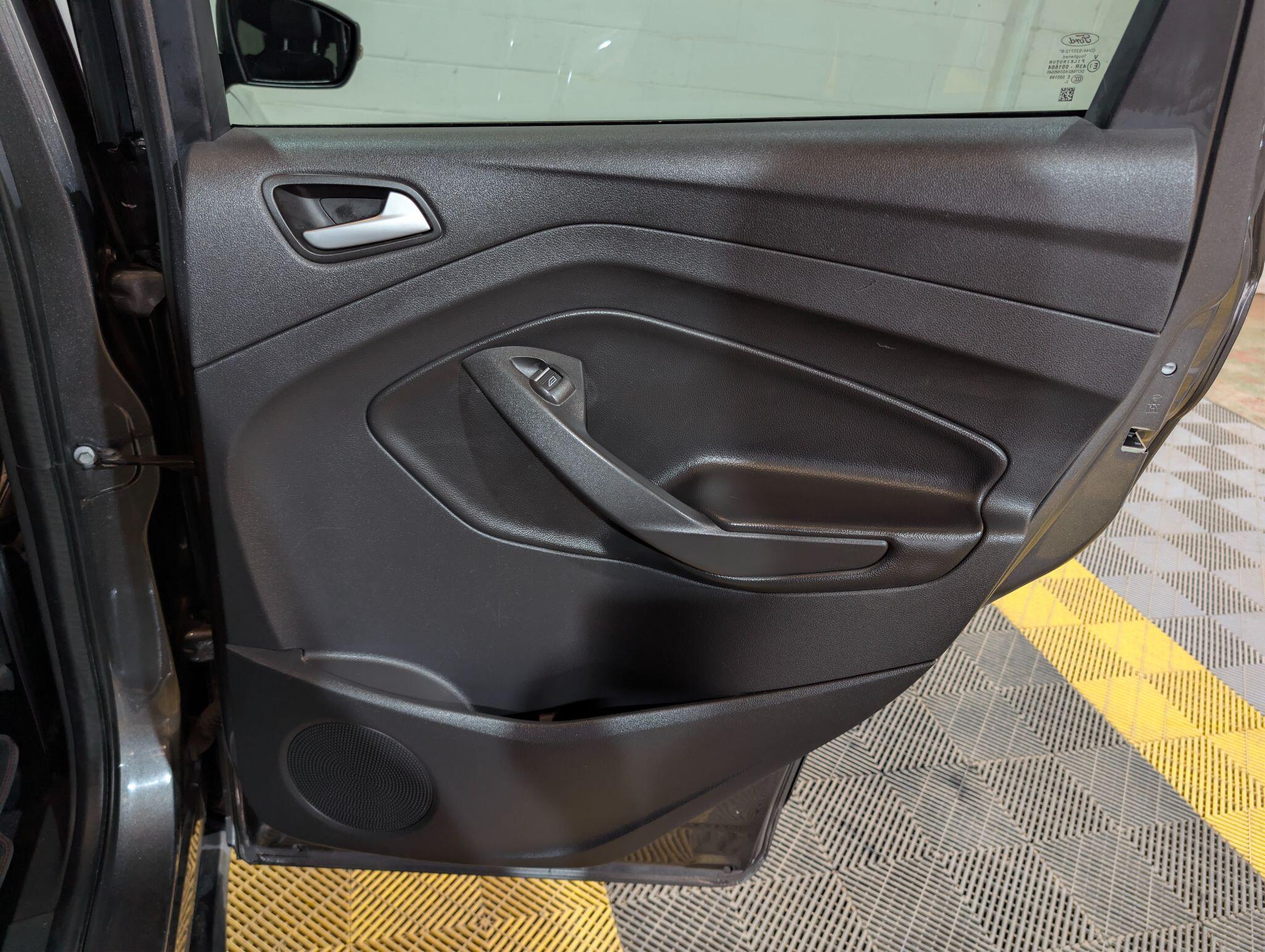 Ford Kuga view 43