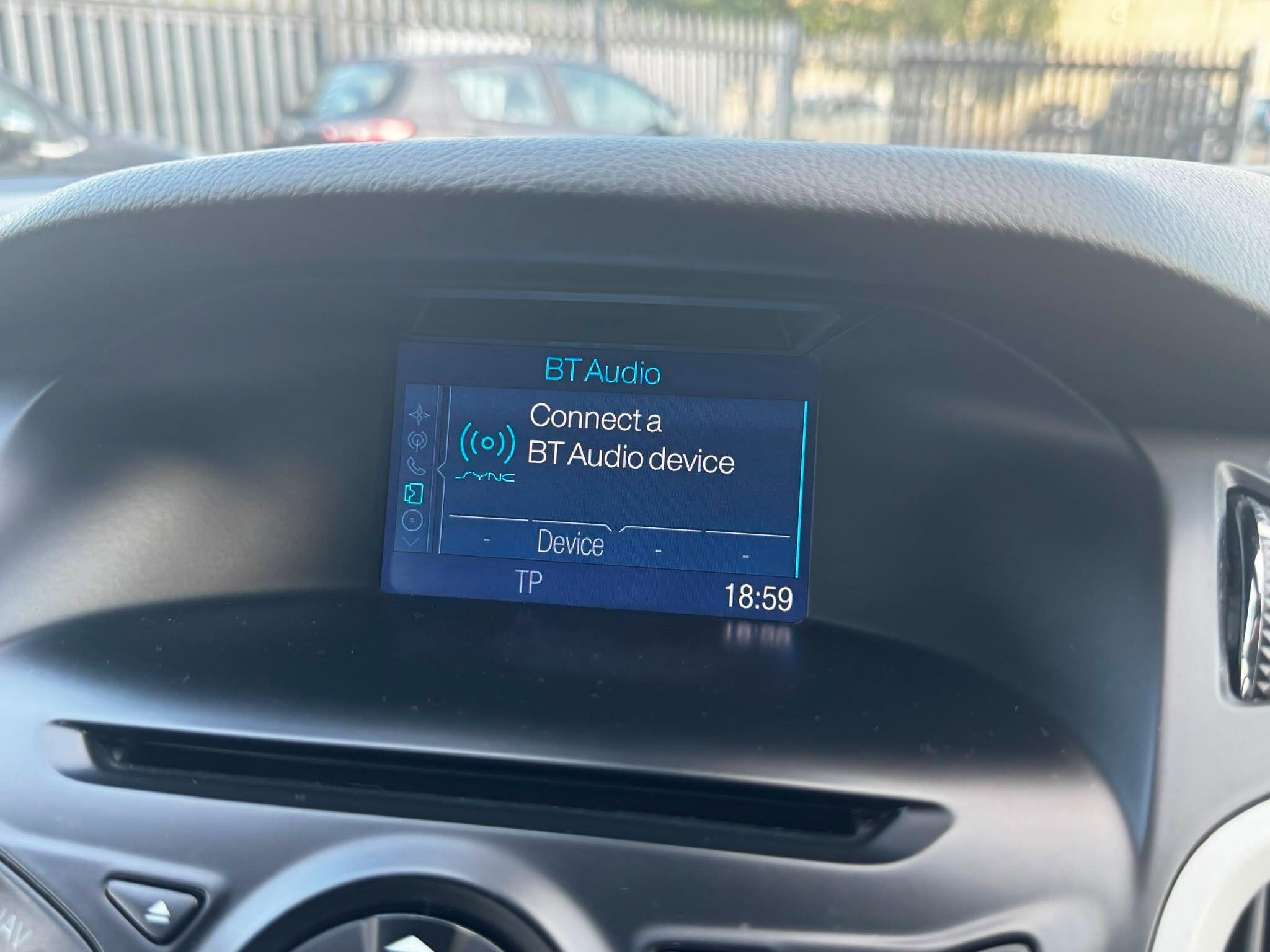 Ford Focus view 32