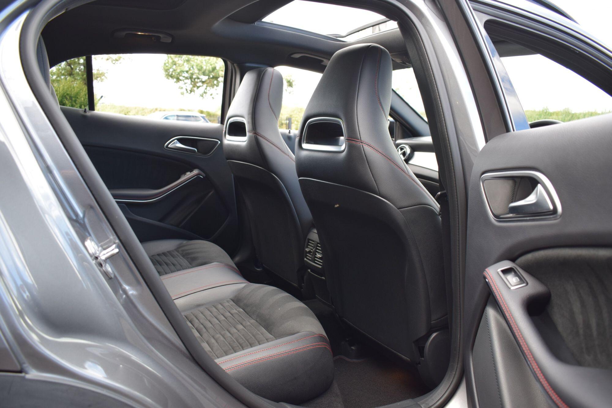 Mercedes-Benz GLA view 22