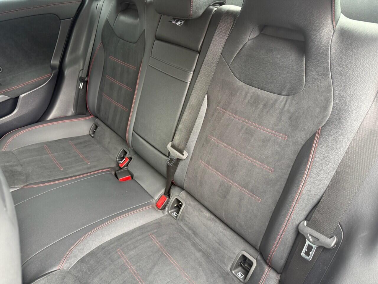 Mercedes-Benz Cla view 26