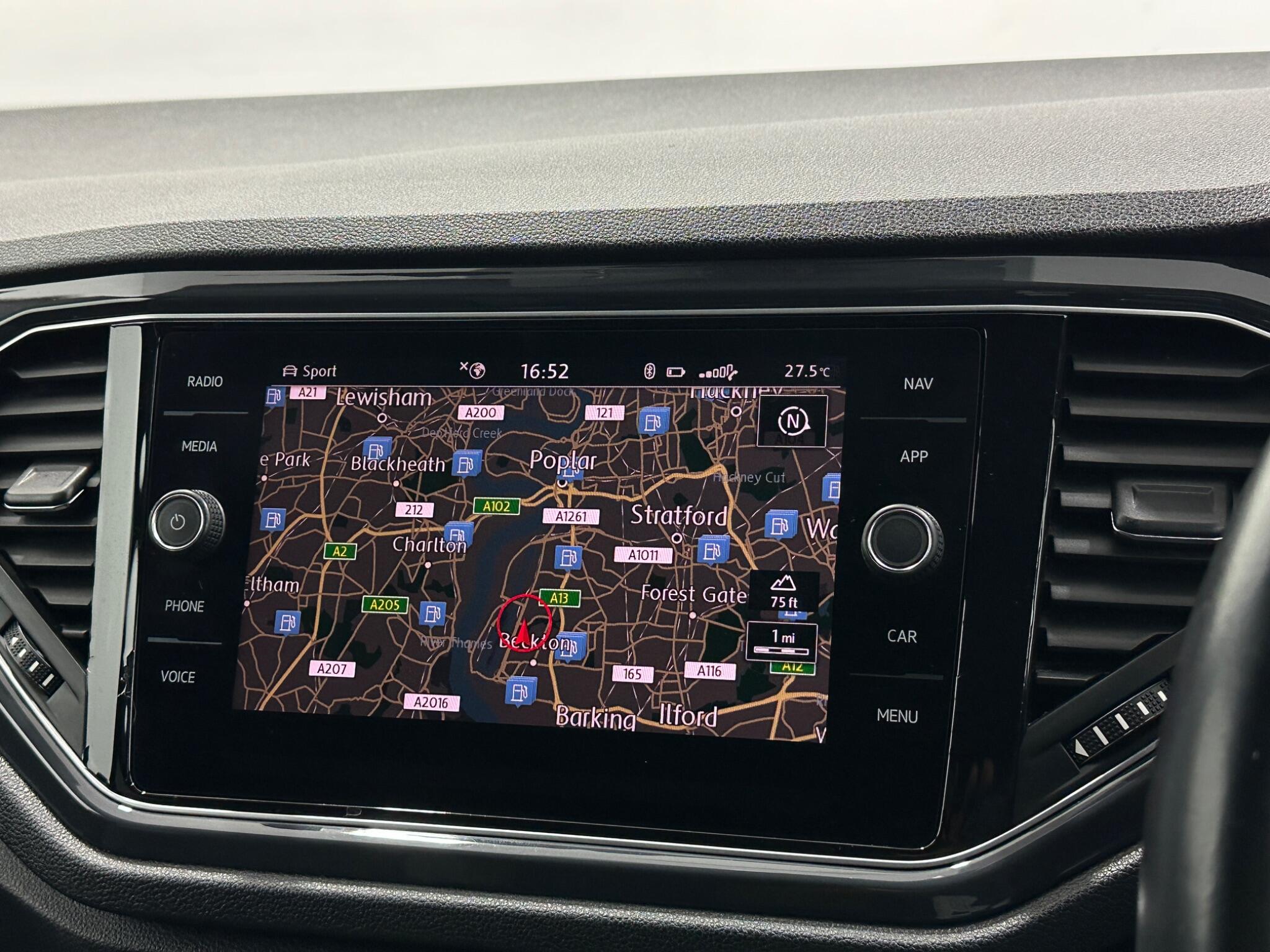 Volkswagen T-Roc view 22