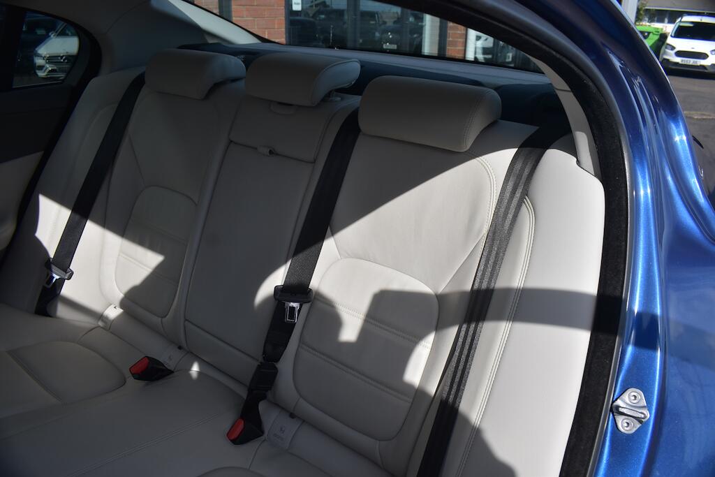Jaguar Xe view 40
