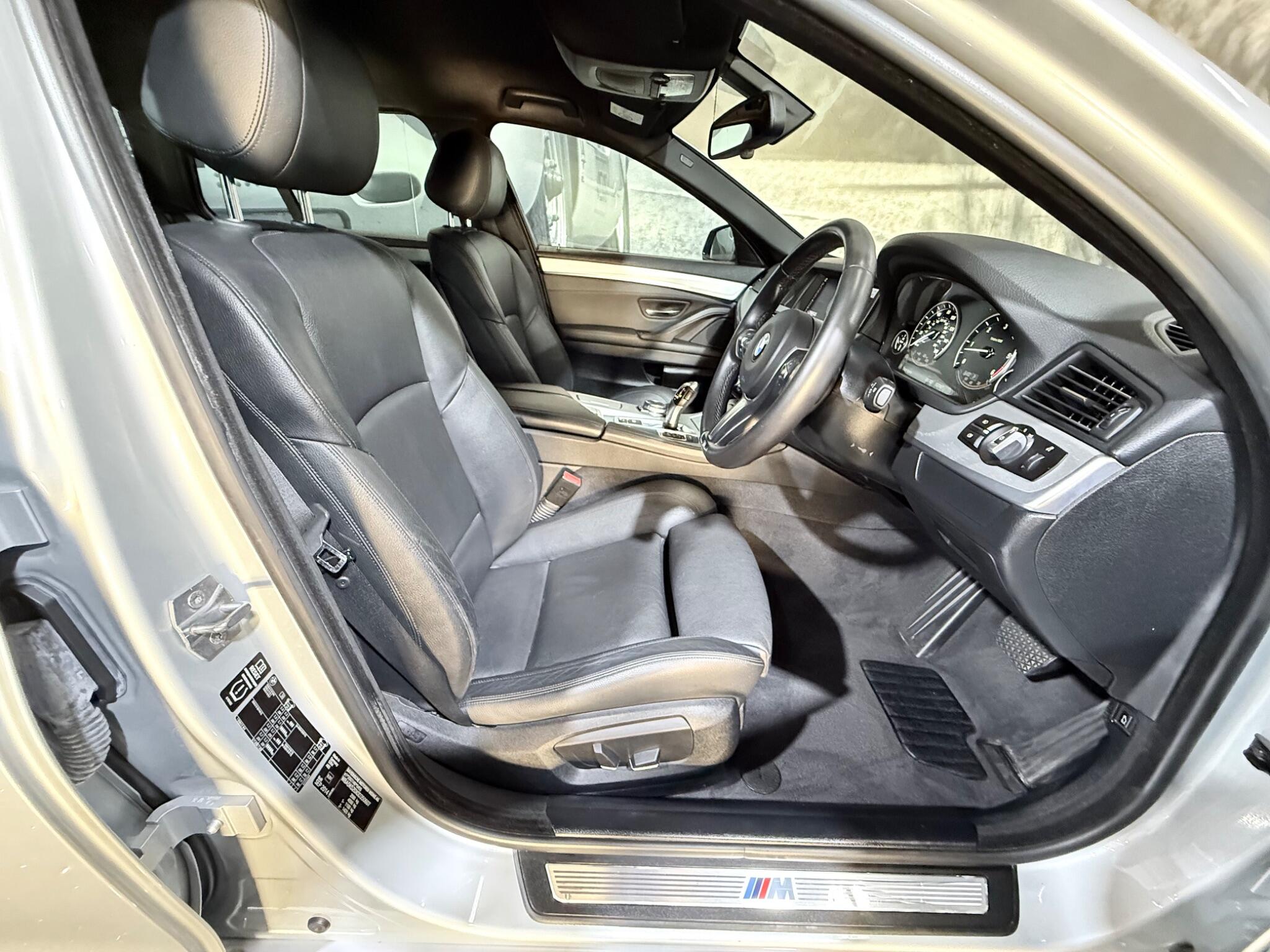 BMW 5 Series view 10