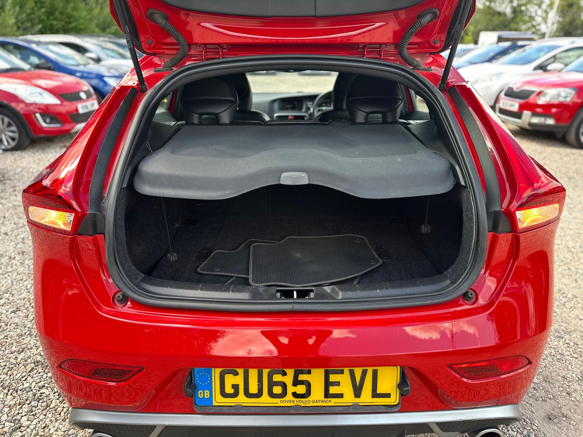 Volvo V40 view 17
