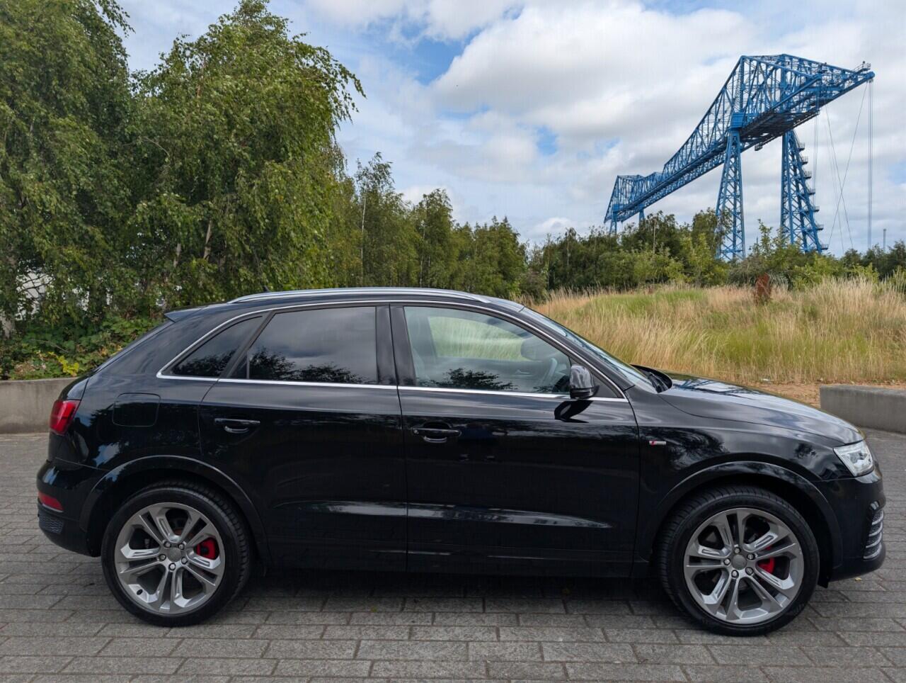 Audi Q3 view 10