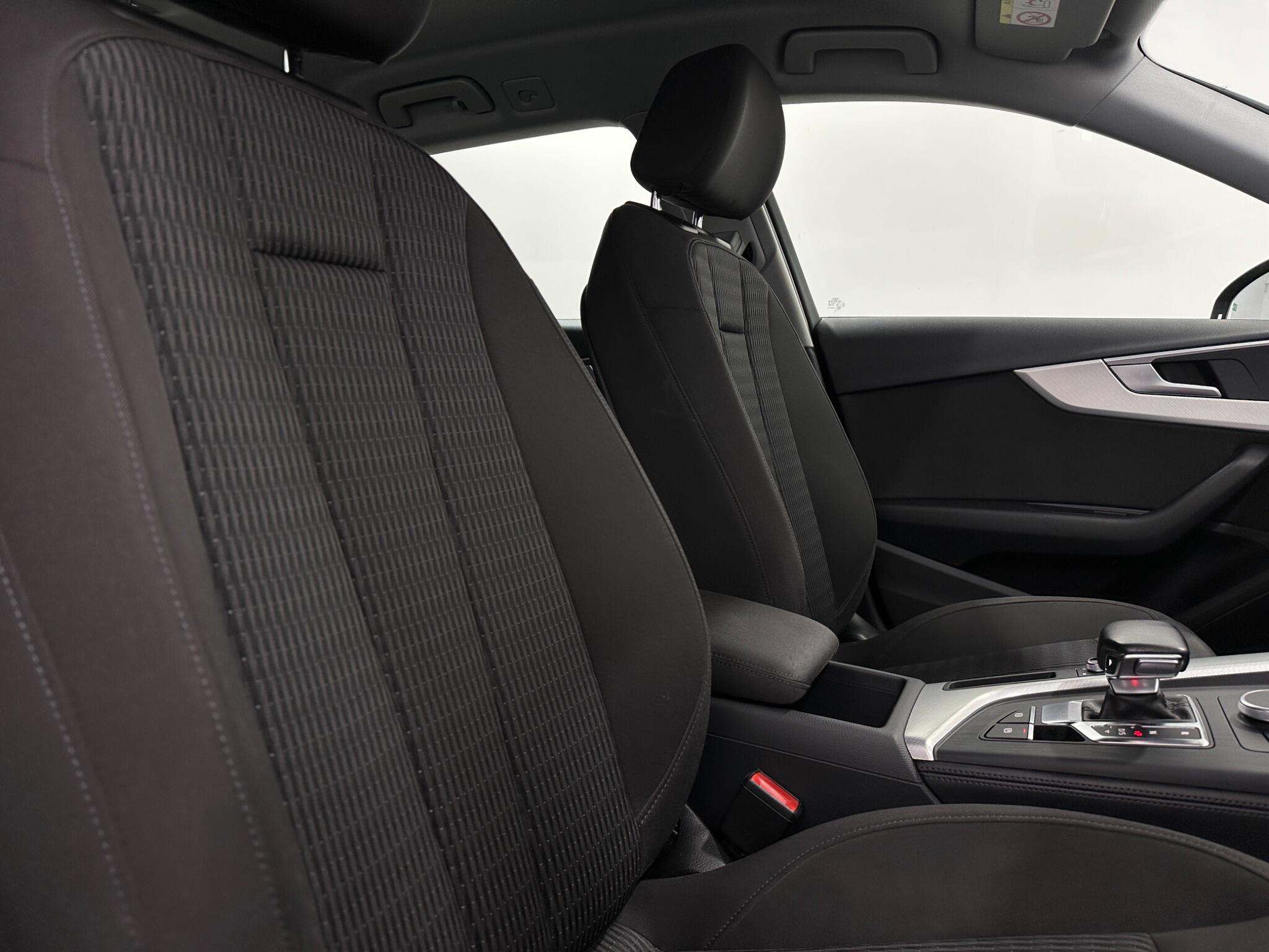 Audi A4 view 32