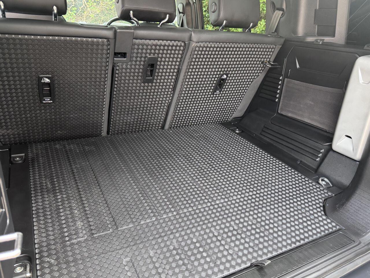 Land Rover Defender view 36