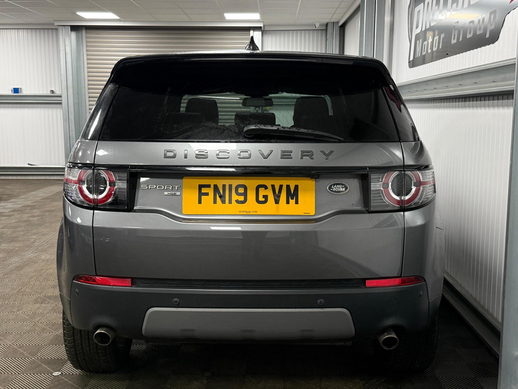 Land Rover Discovery Sport view 11