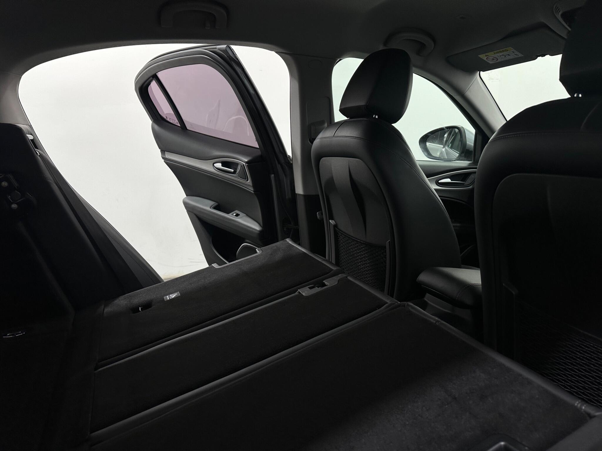 Alfa Romeo Stelvio view 45