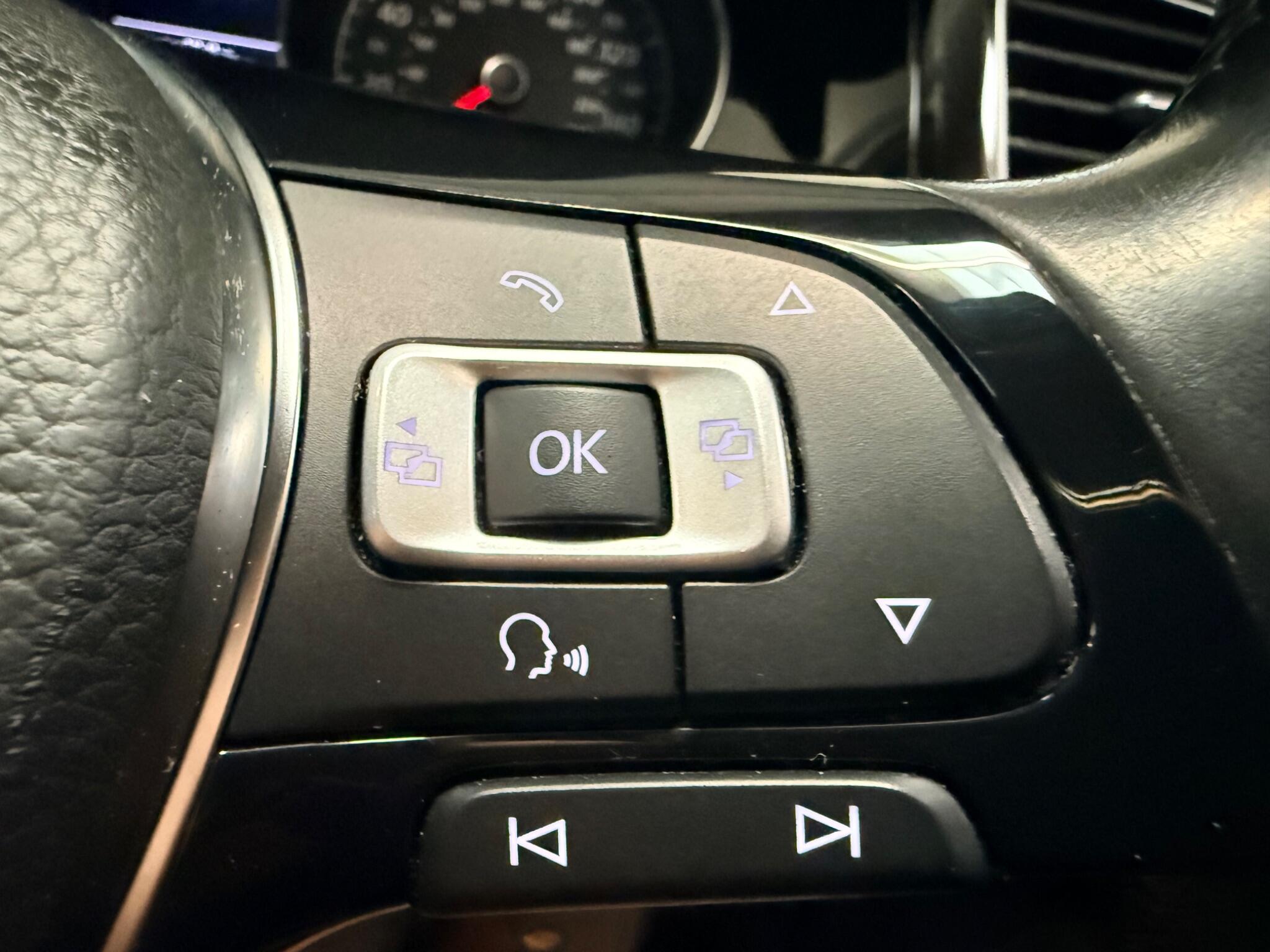 Volkswagen Golf view 24