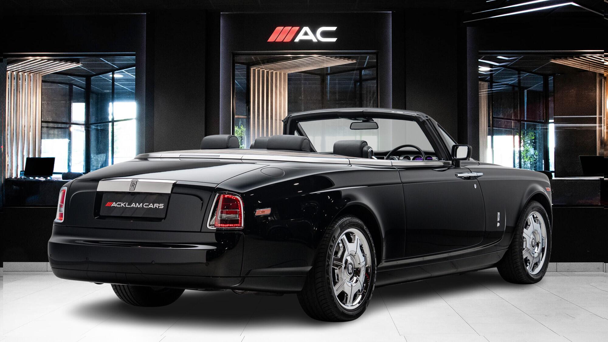 Rolls-Royce Phantom view 4