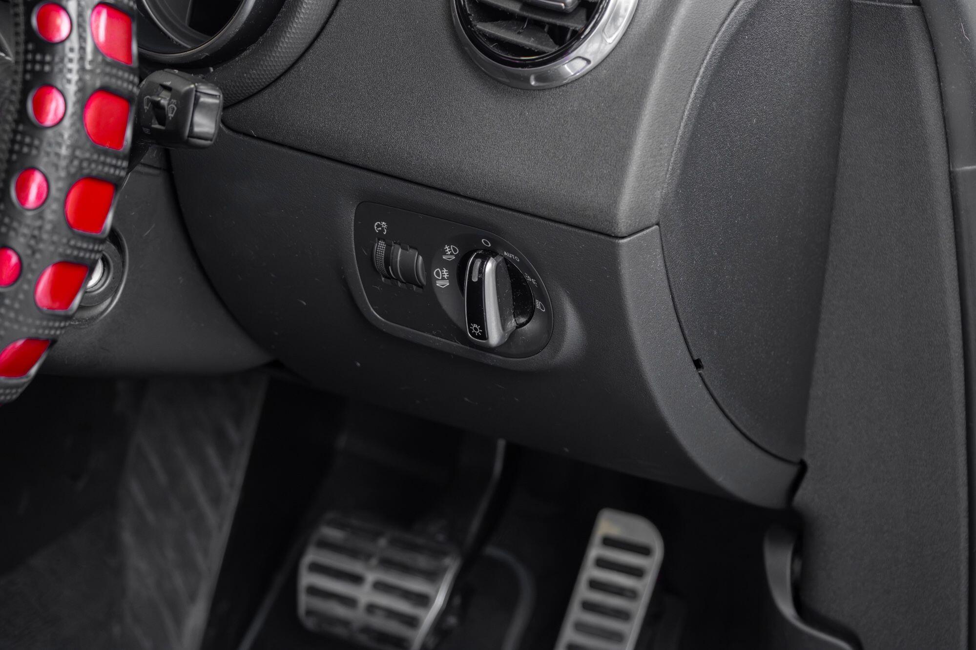 Audi TT view 28