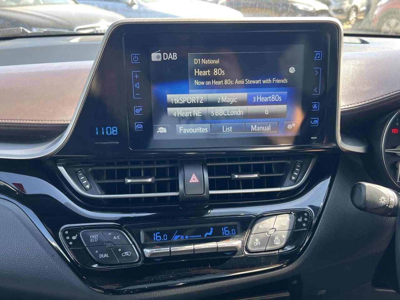 Toyota C-HR view 34