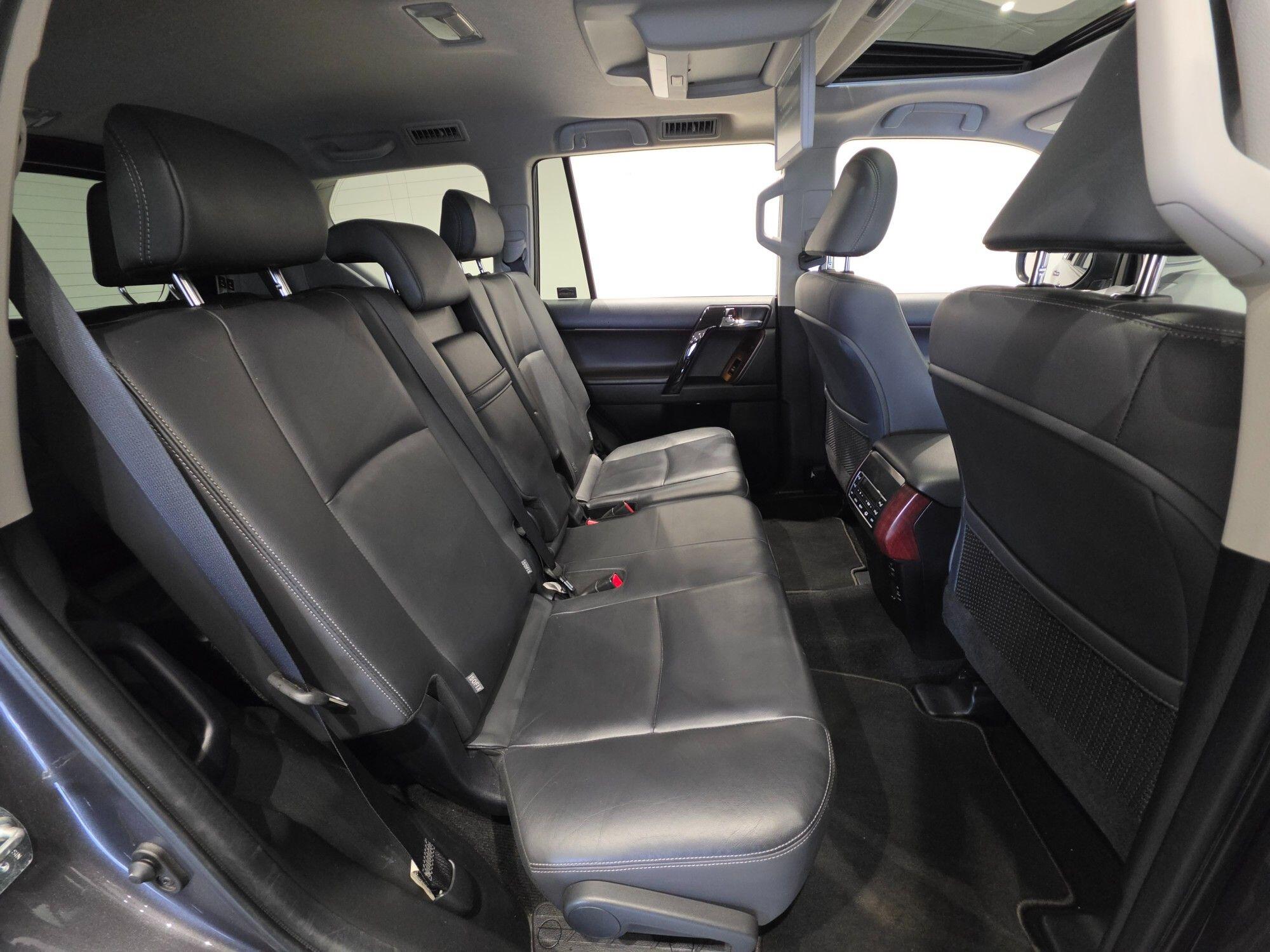 Toyota Land Cruiser view 103