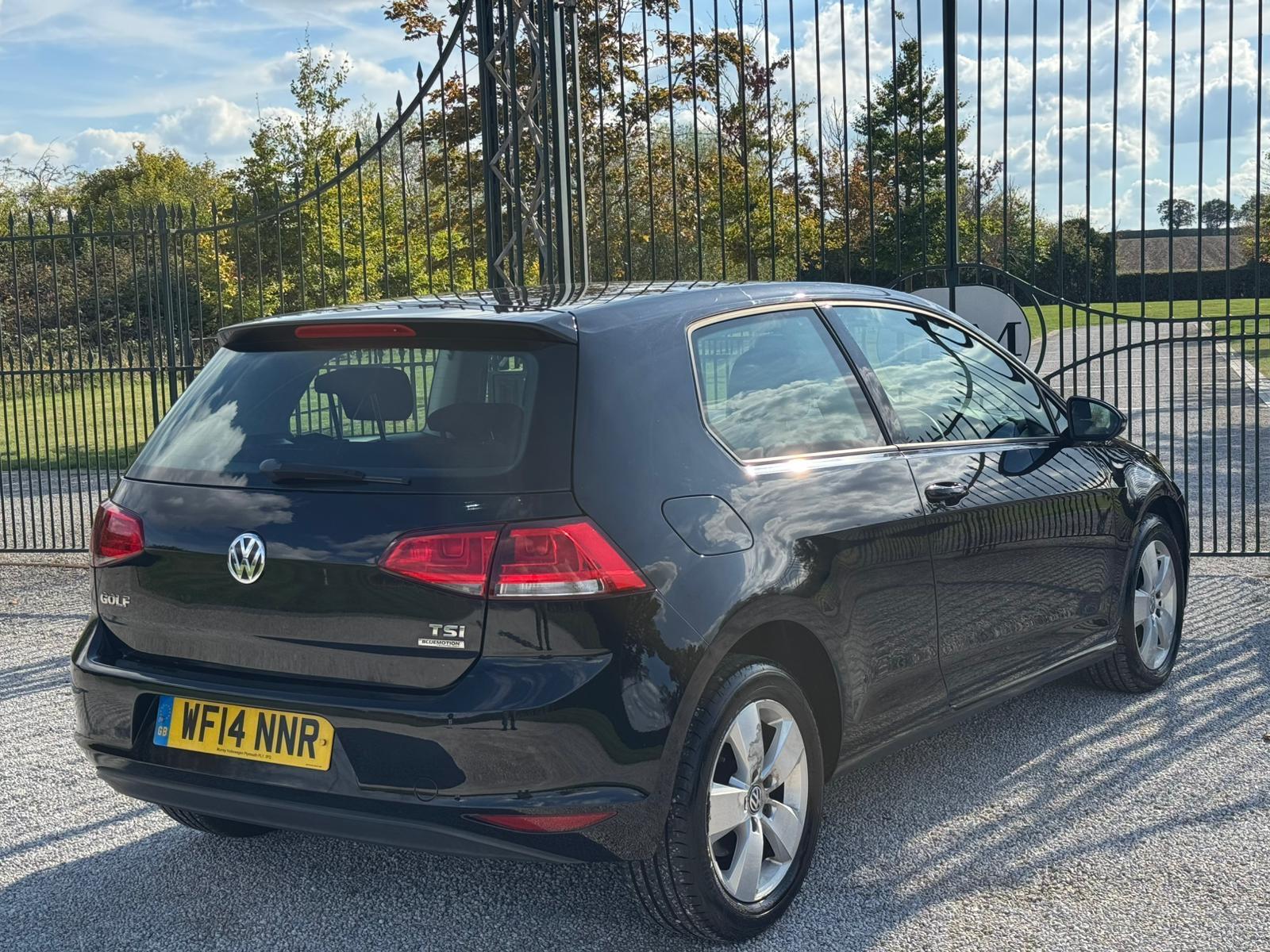 2014 Volkswagen Golf image 2