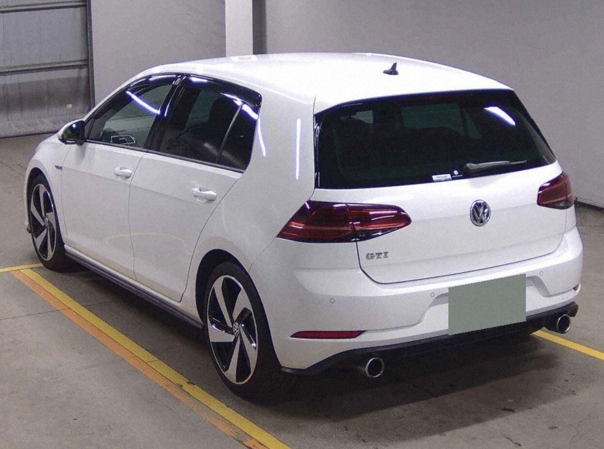 Volkswagen Golf view 3