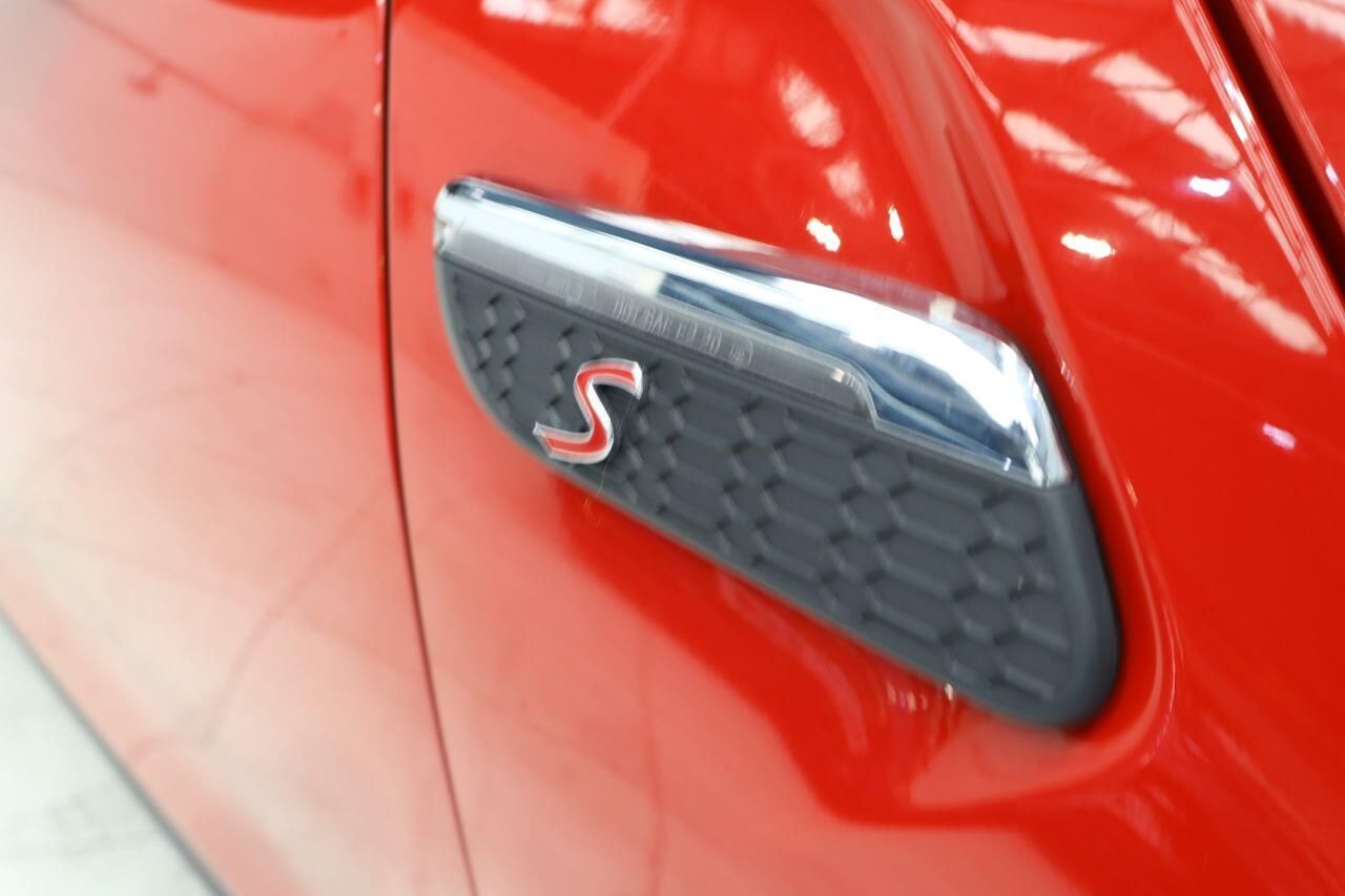 Mini Convertible view 7