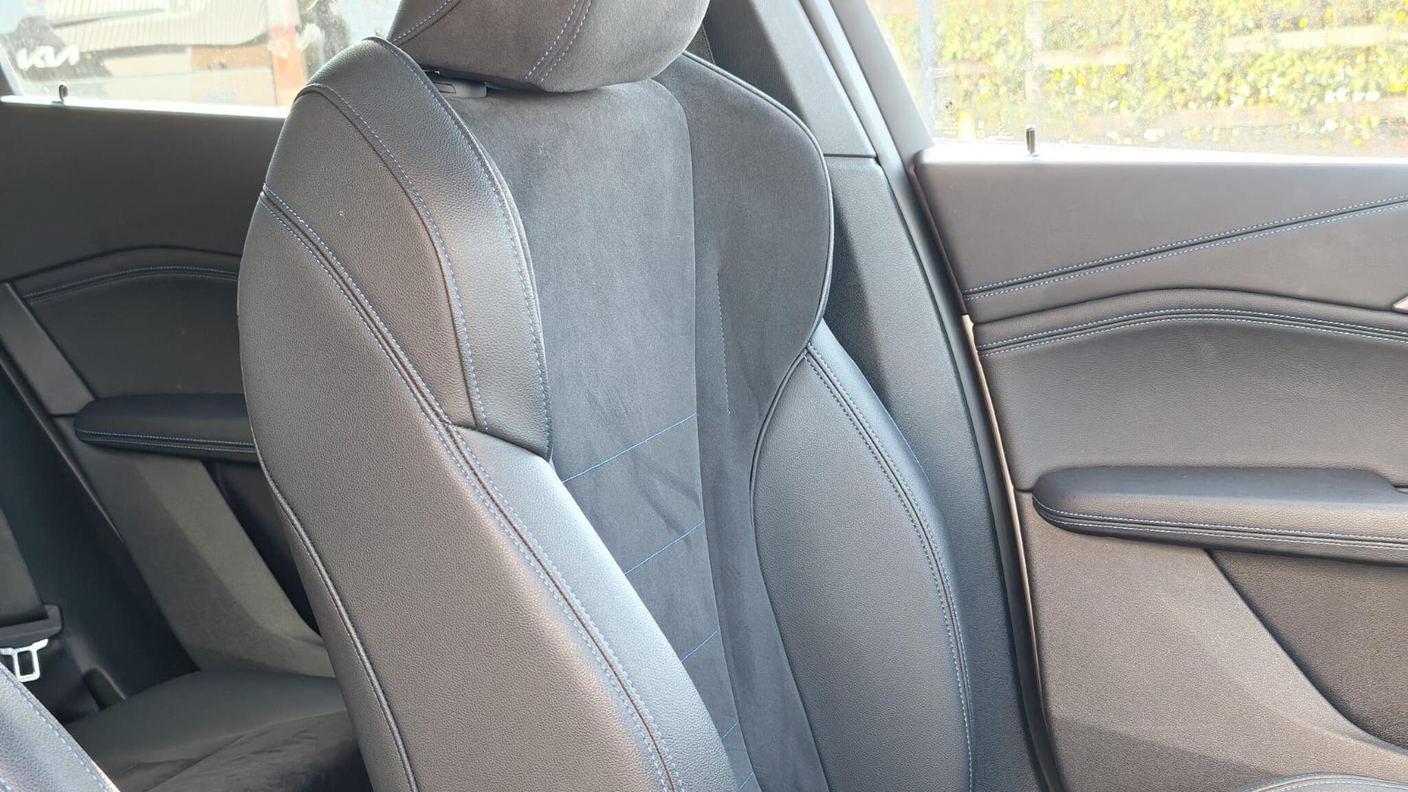 BMW 2 Series Active Tourer view 23
