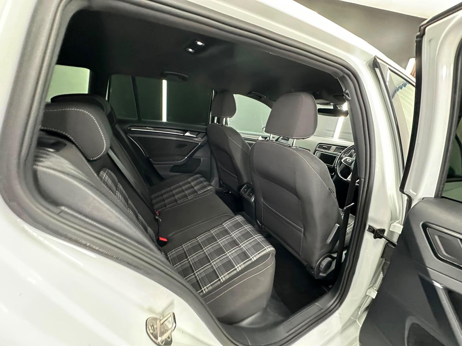 Volkswagen Golf view 24
