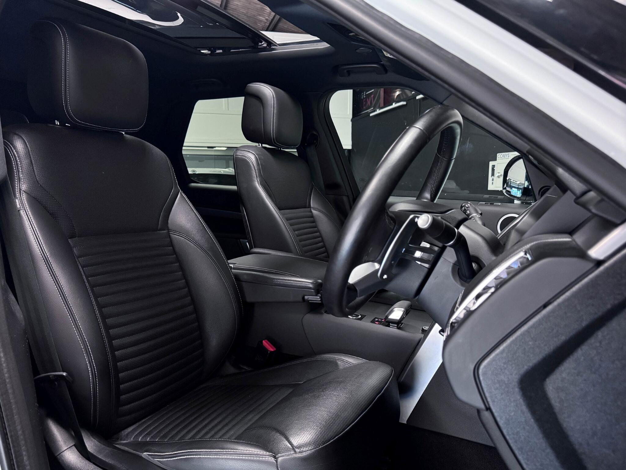Land Rover Discovery view 29