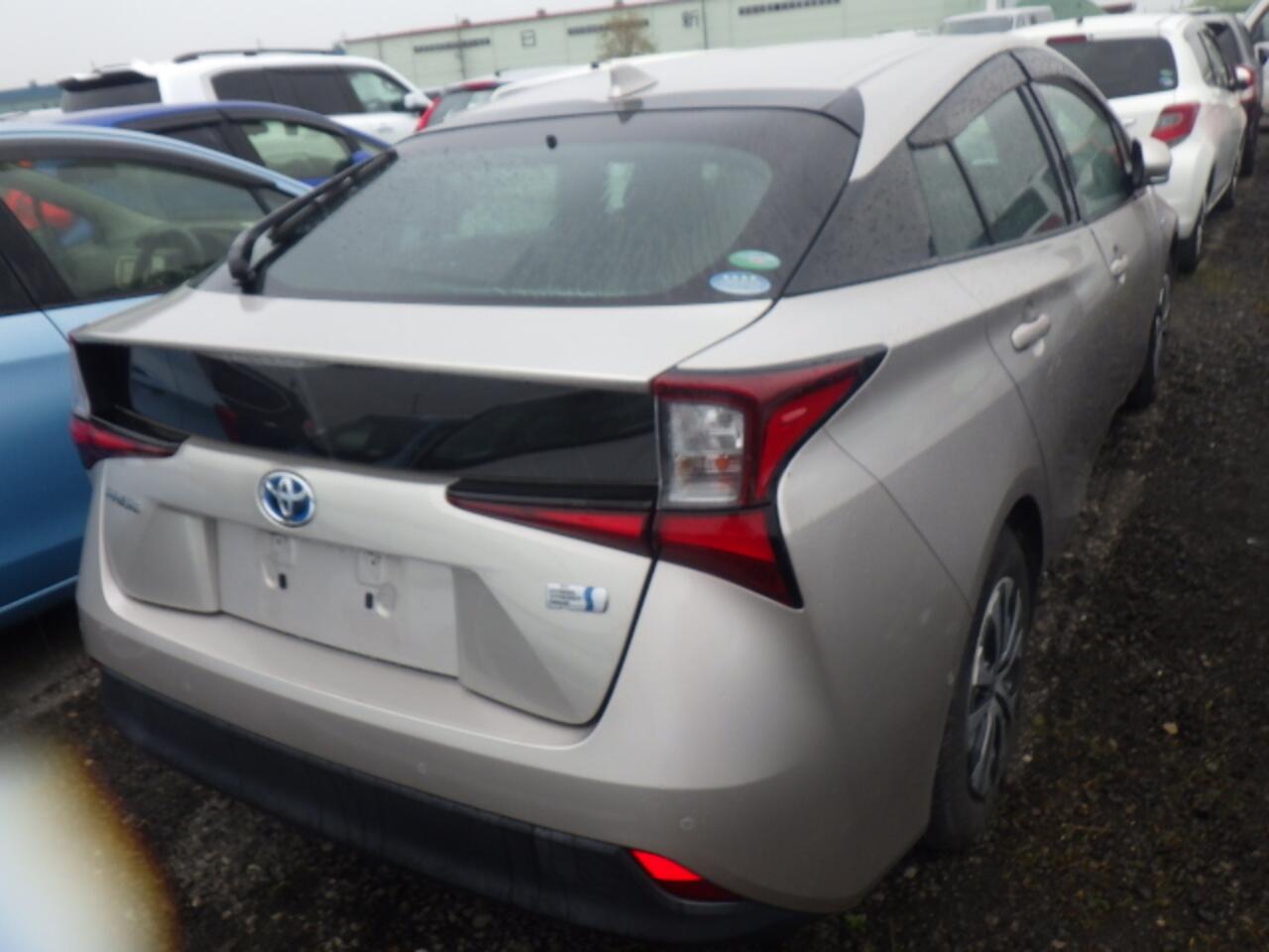 Toyota Prius view 3