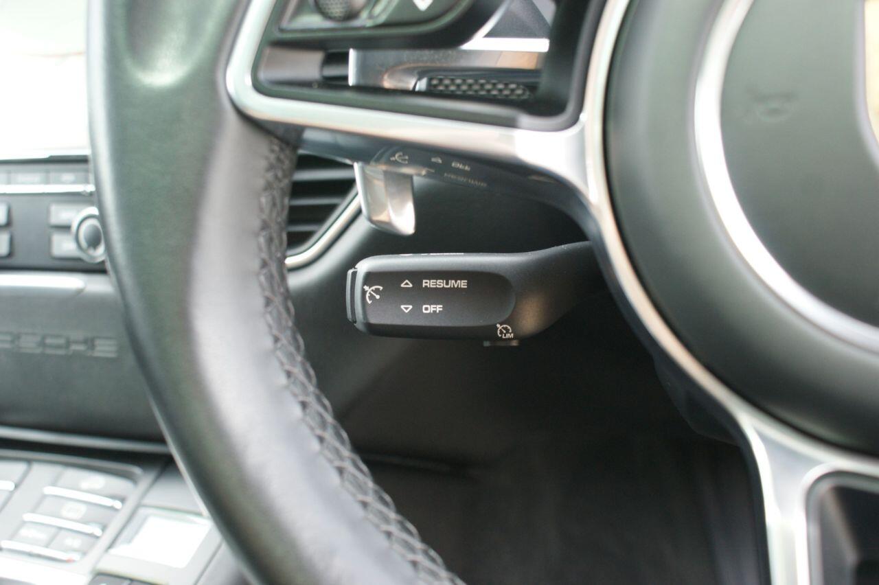 Porsche Macan view 61