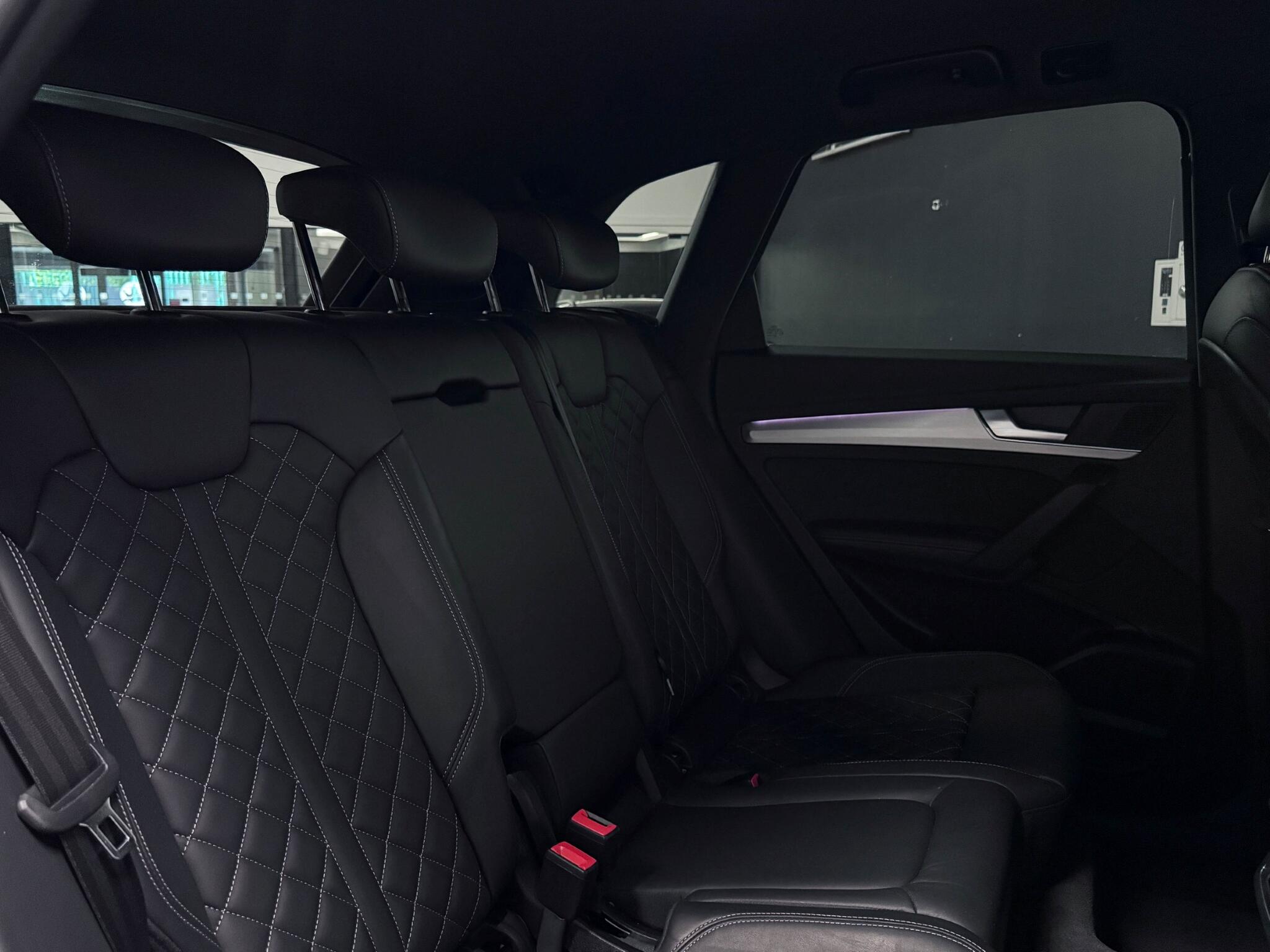 Audi Q5 view 12