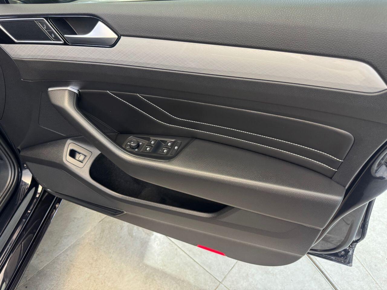 Volkswagen Passat view 65