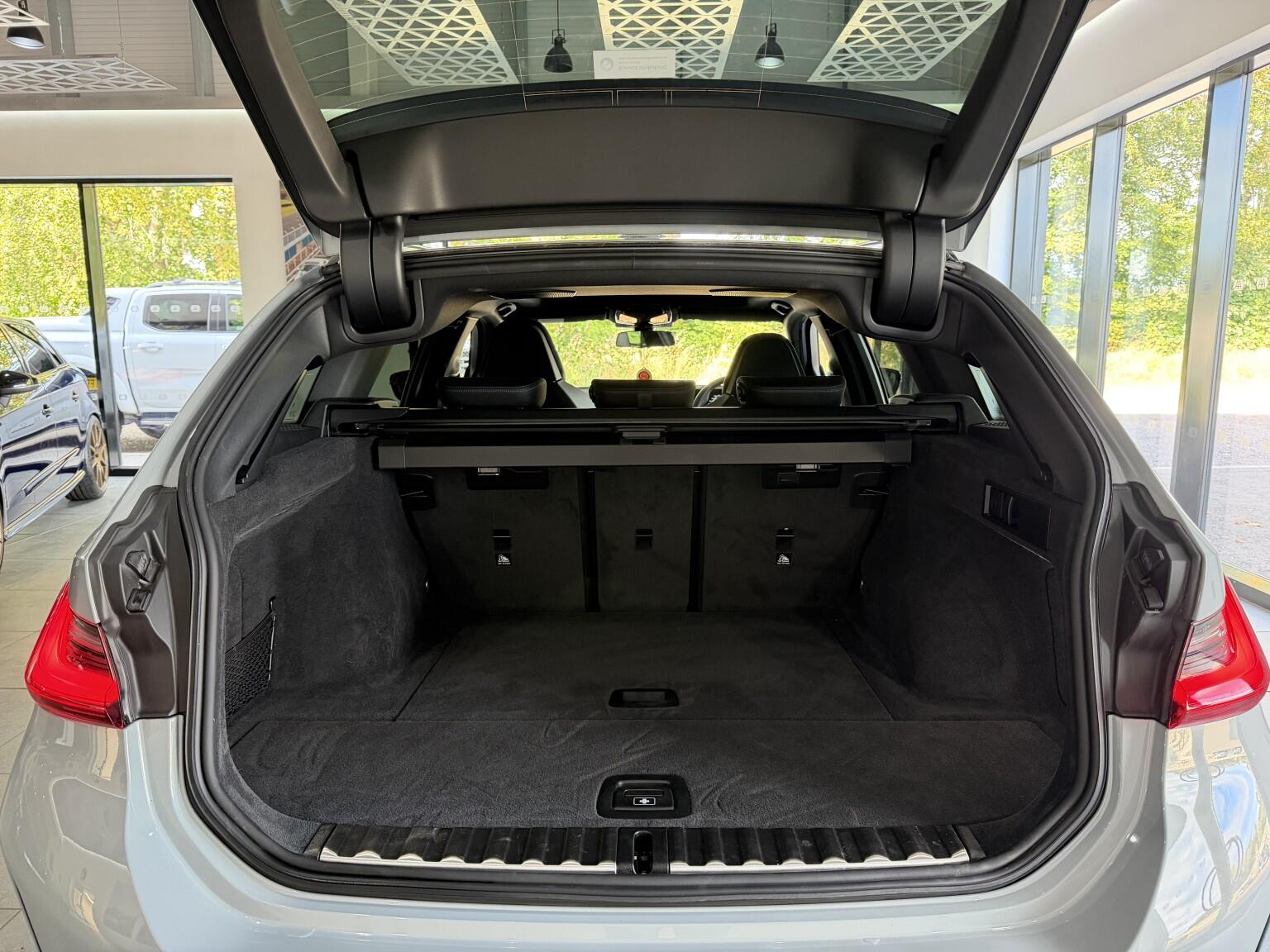 BMW 3 Series view 47