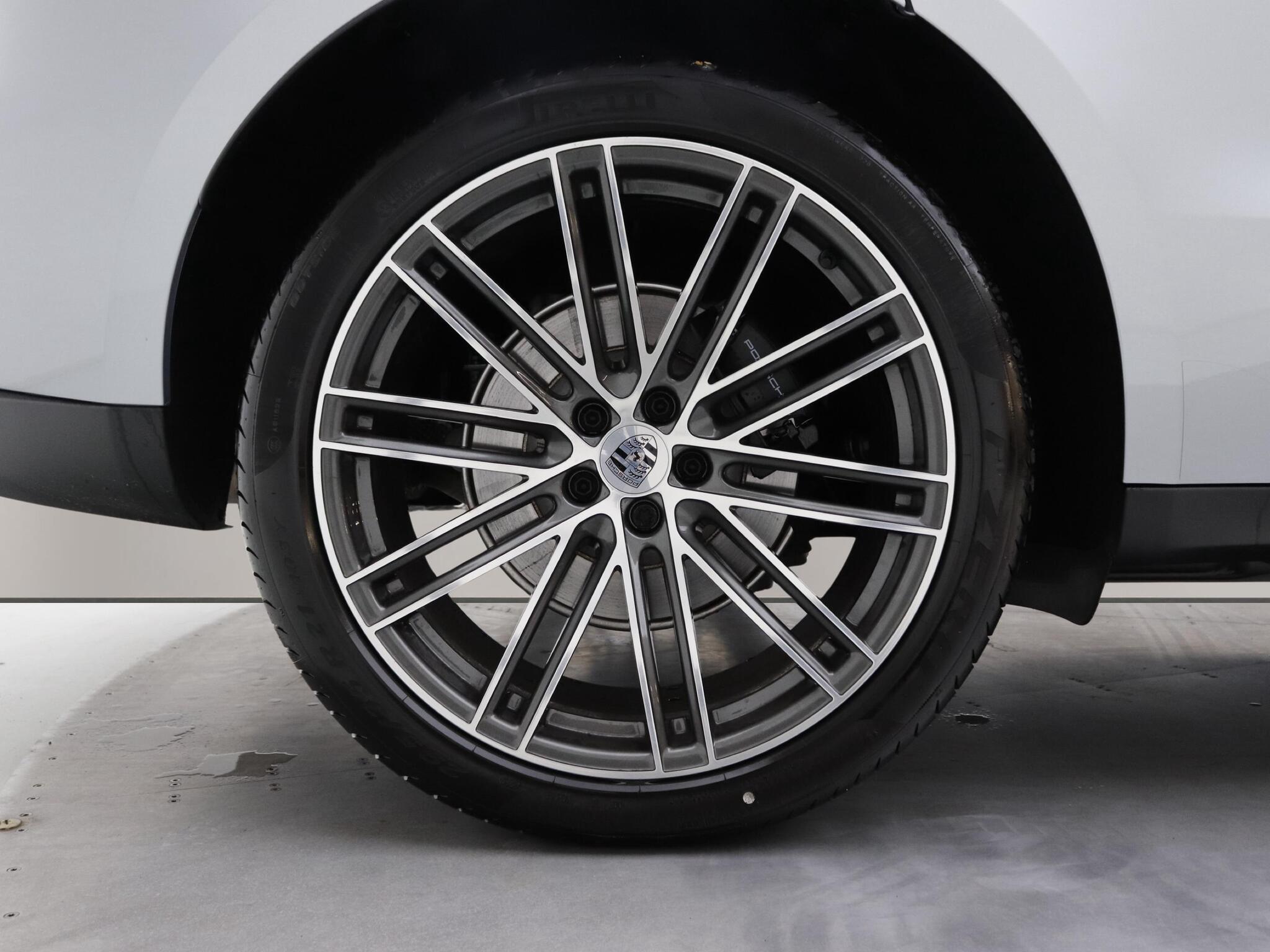 Porsche Macan view 8