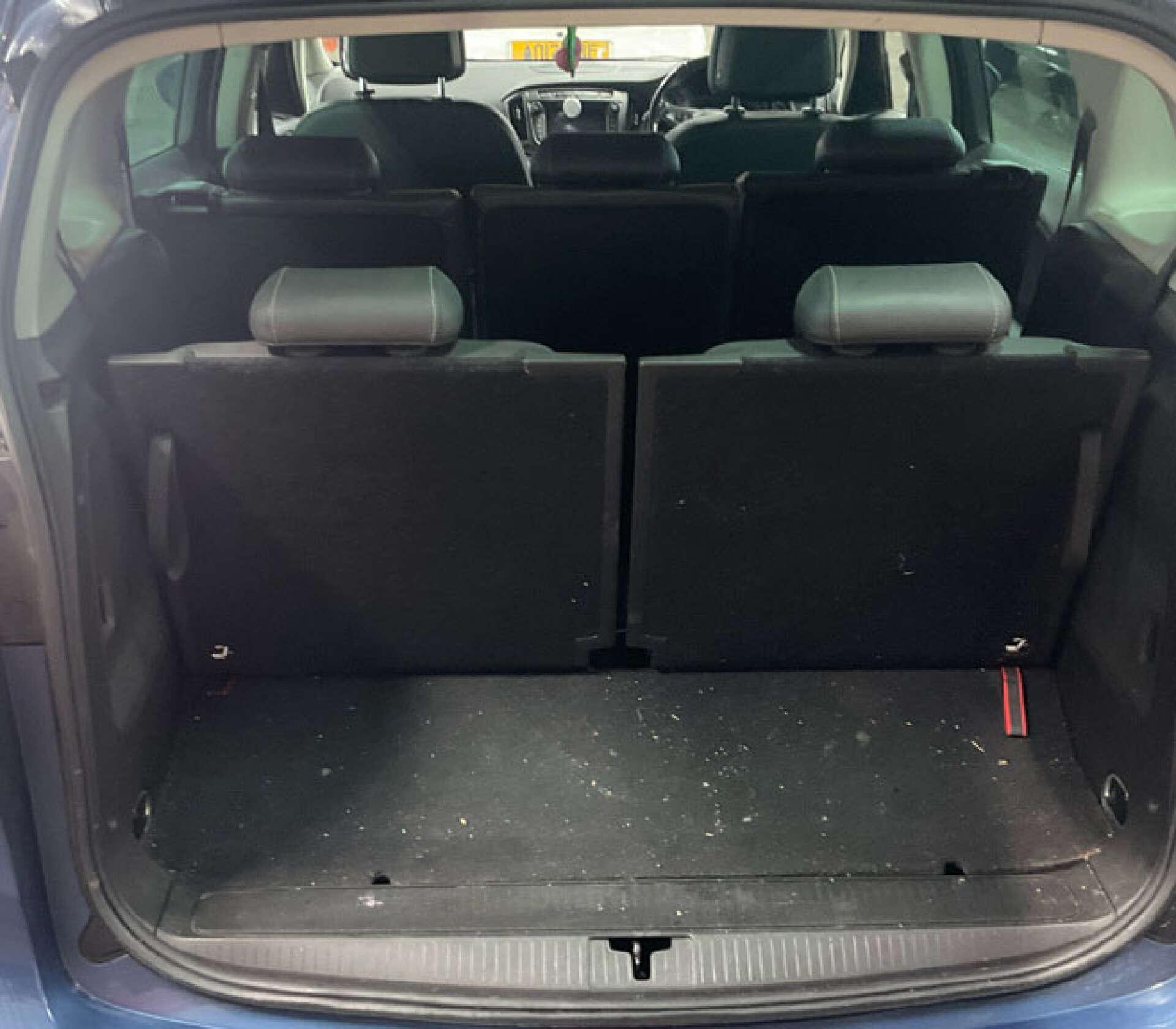 Vauxhall Zafira Tourer view 6