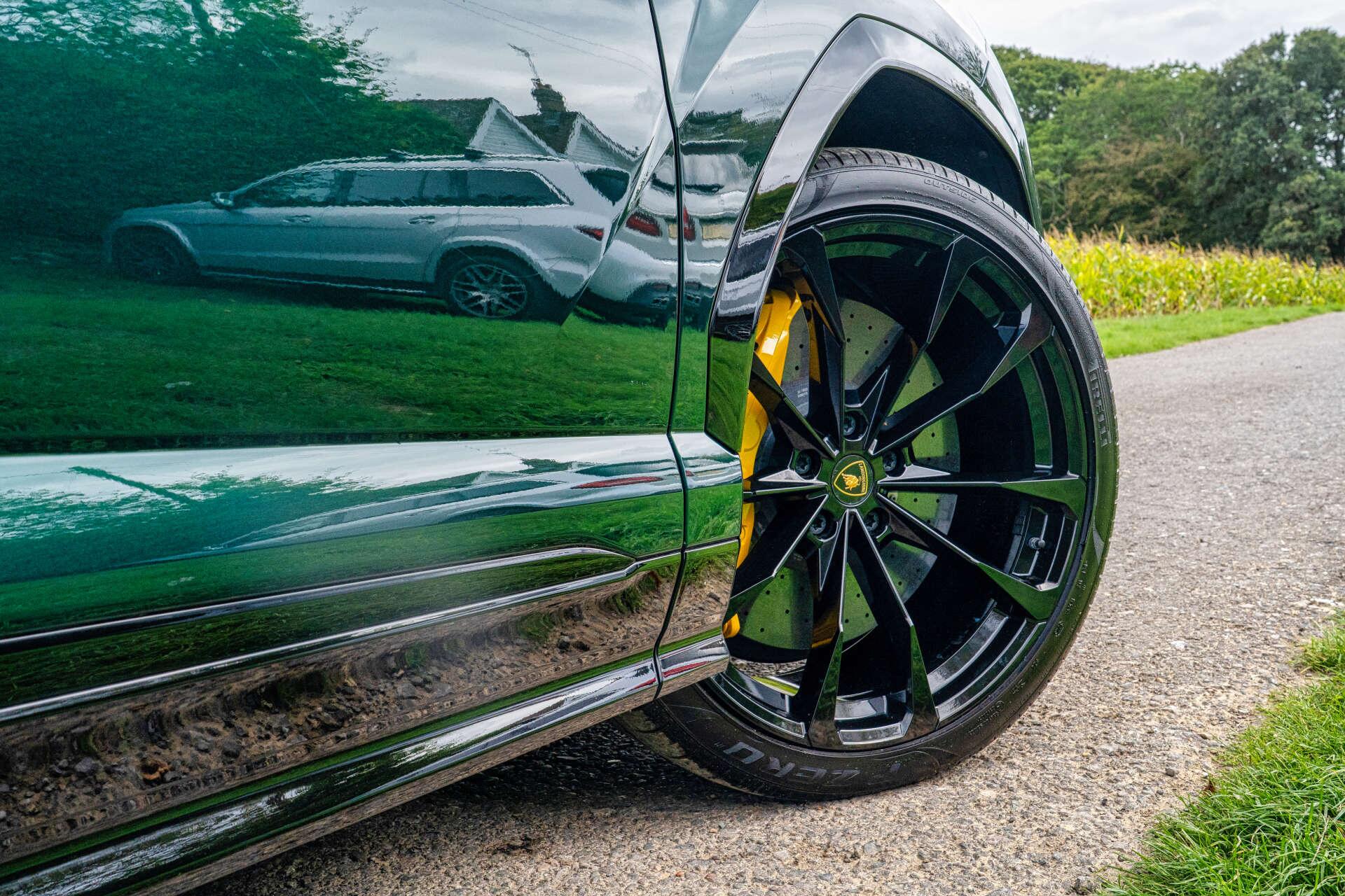 Lamborghini Urus view 7