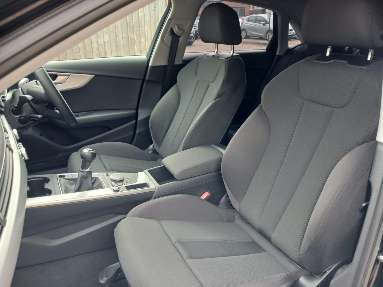Audi A4 view 24