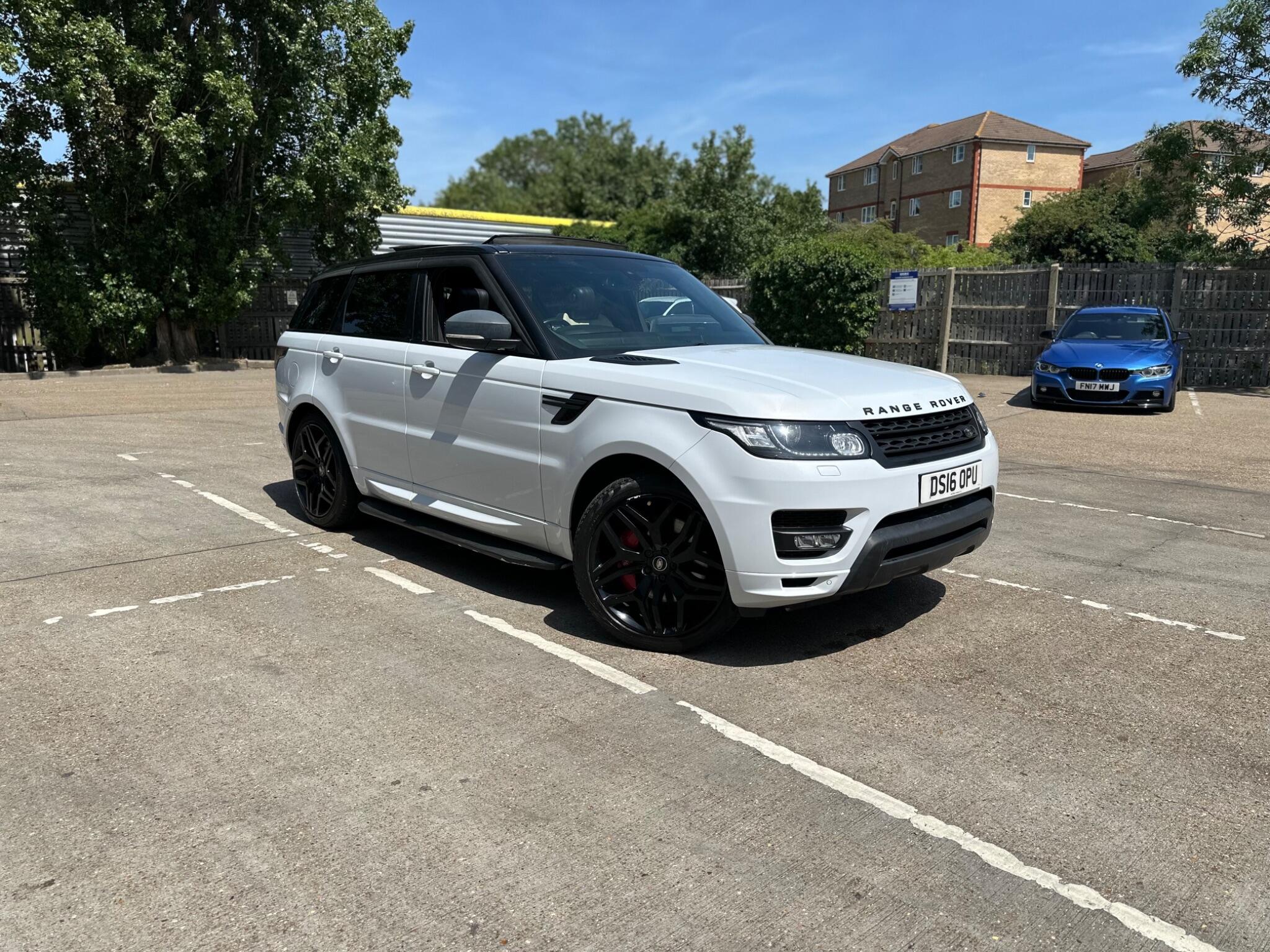 Land Rover Range Rover Sport view 2