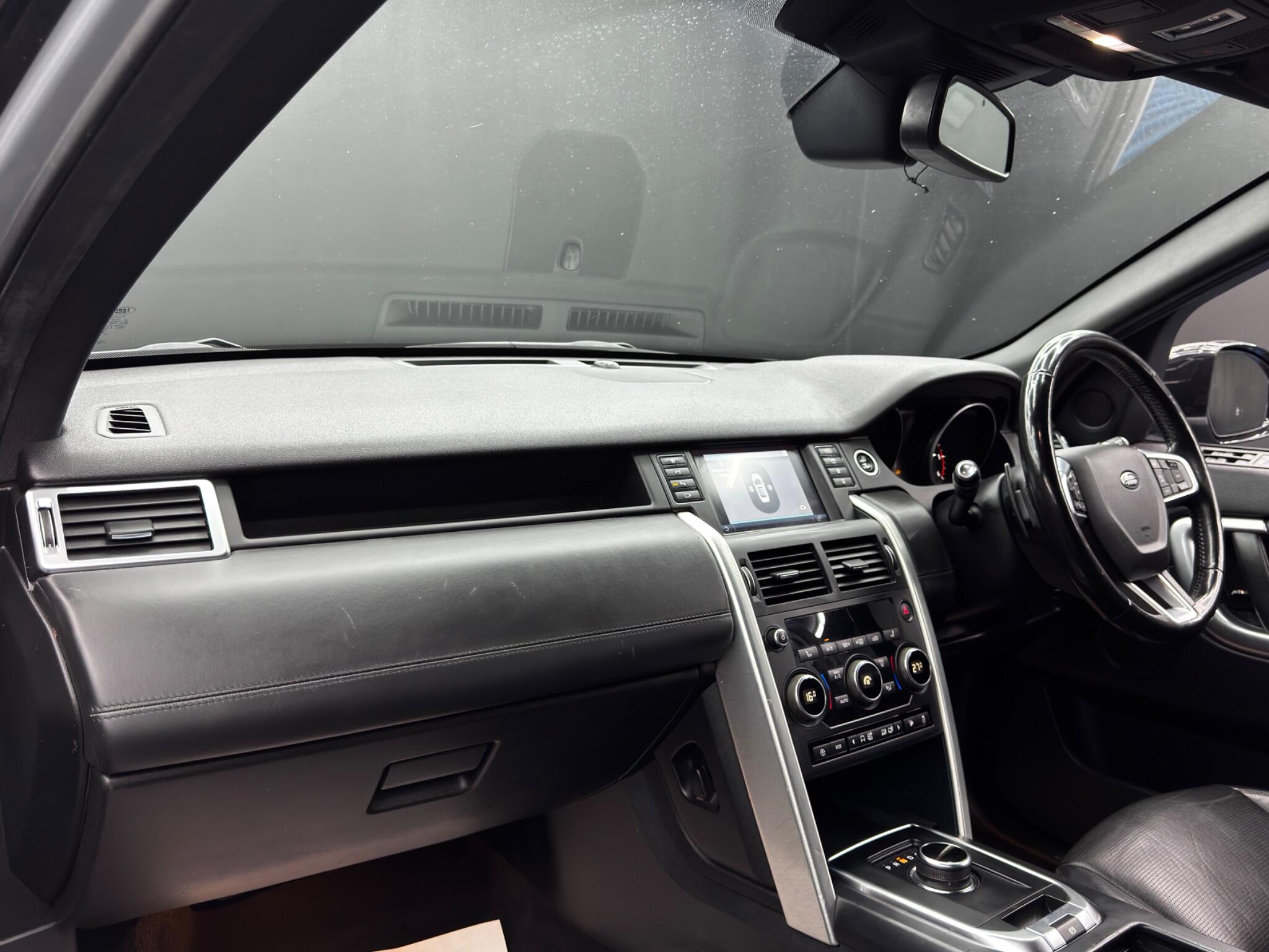 Land Rover Discovery Sport view 11