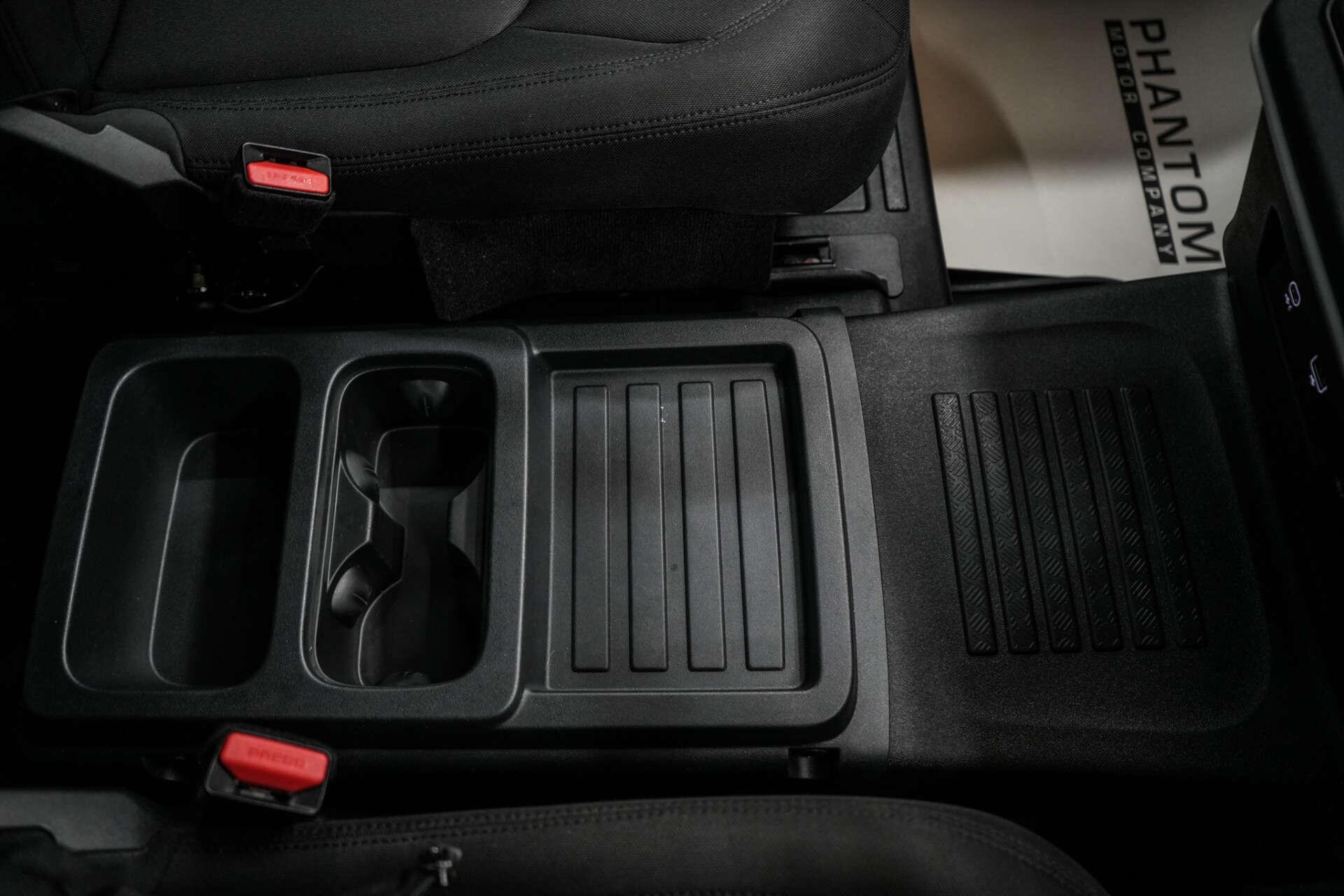 Land Rover Defender view 38